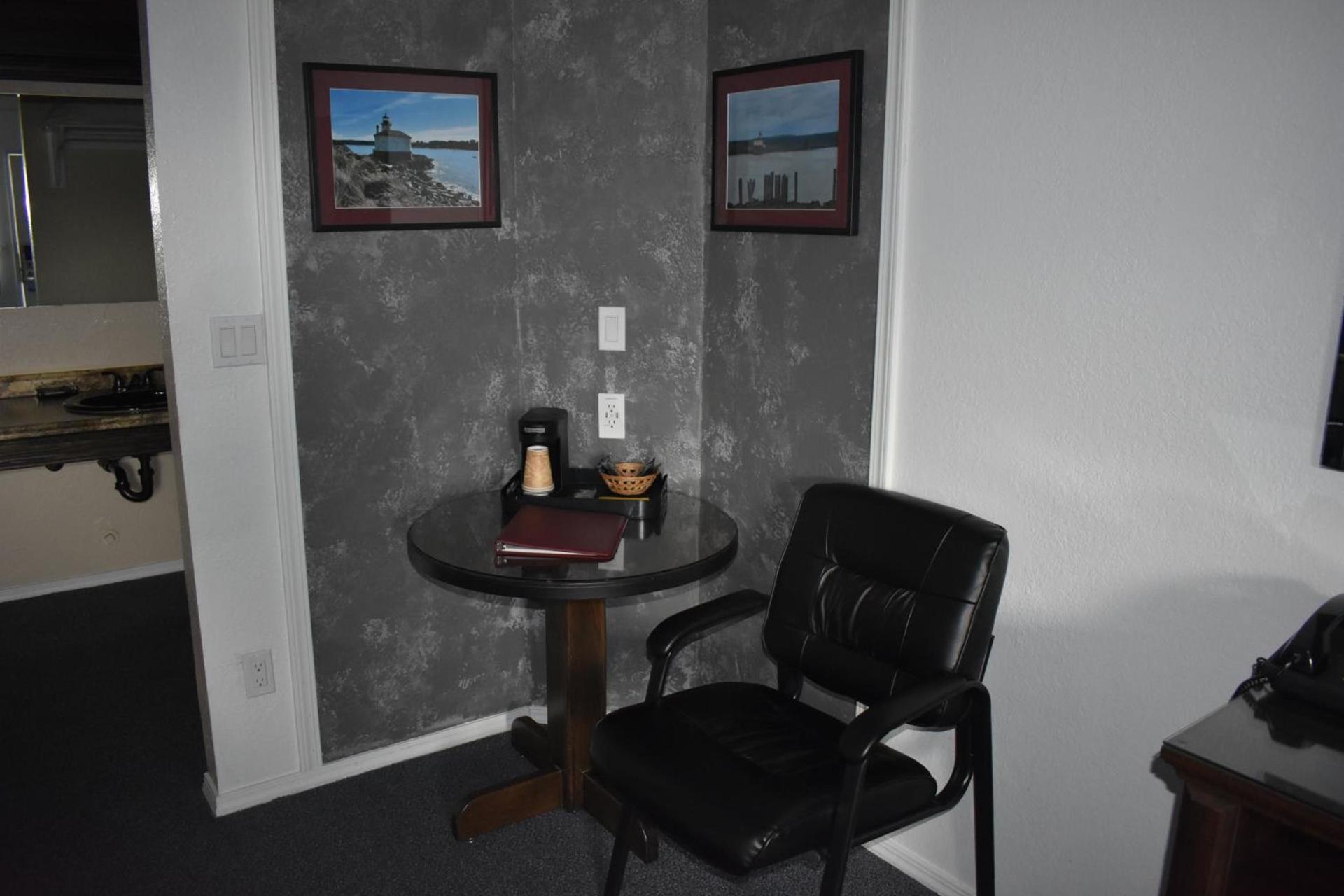 Lighthouse Cove Inn photo 13