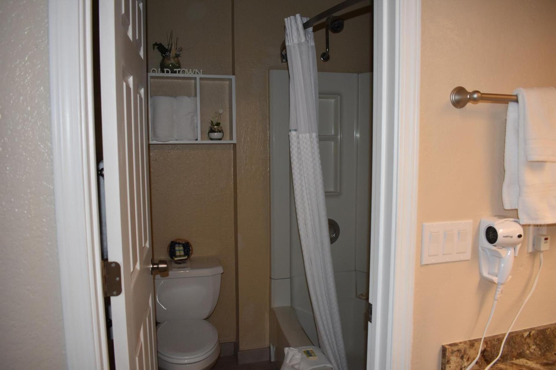 Lighthouse Cove Inn photo 19