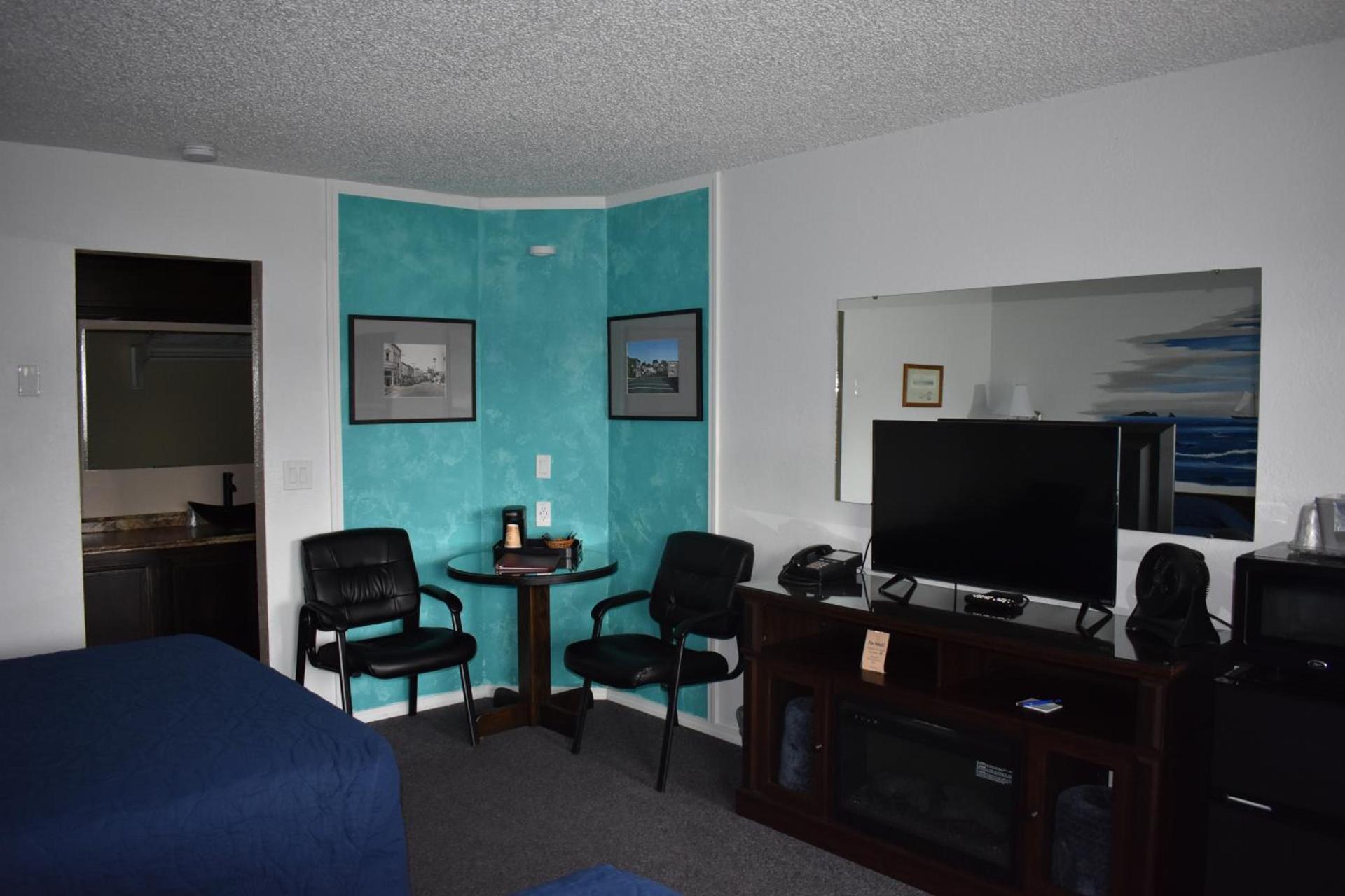 Lighthouse Cove Inn photo 37