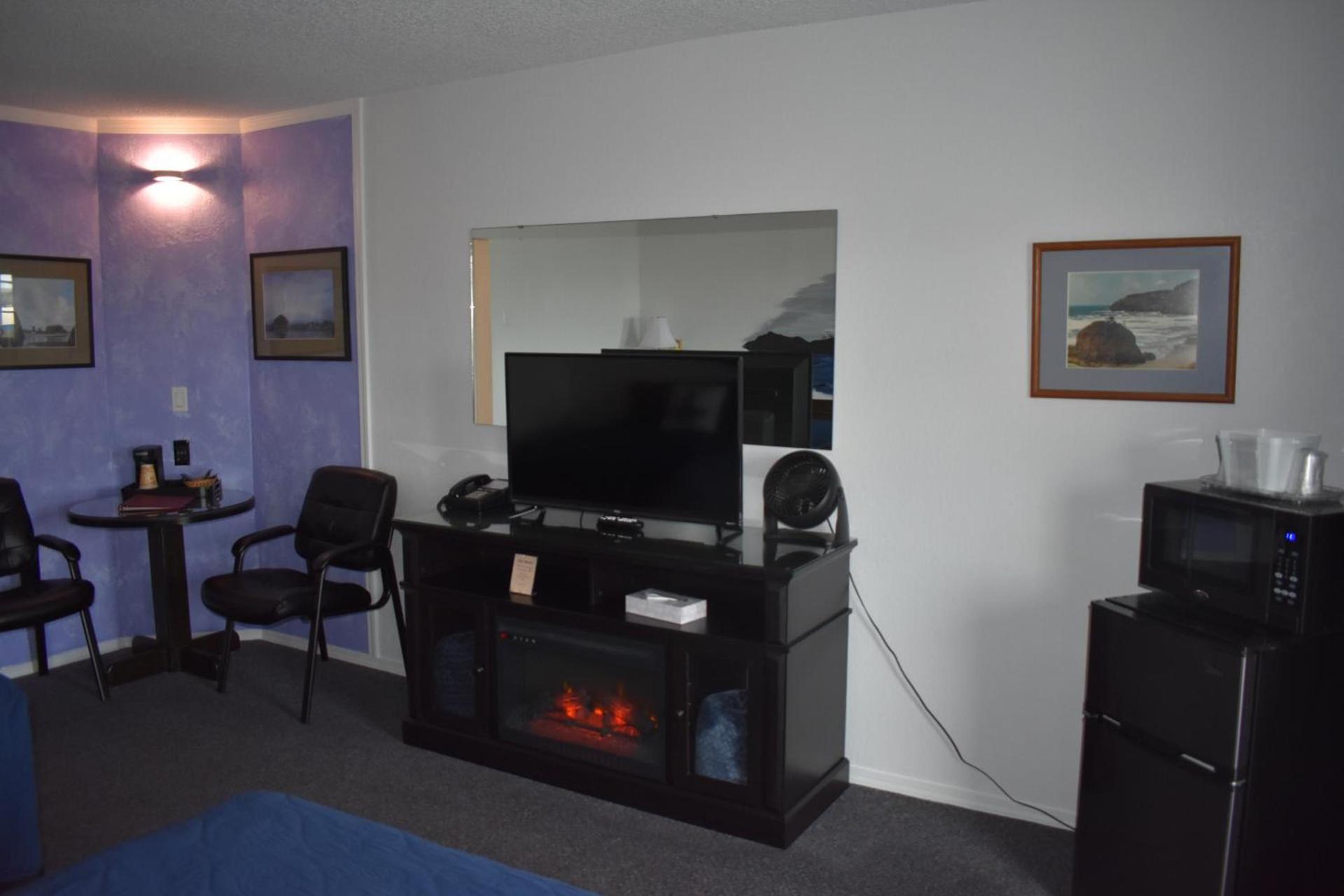 Lighthouse Cove Inn photo 53