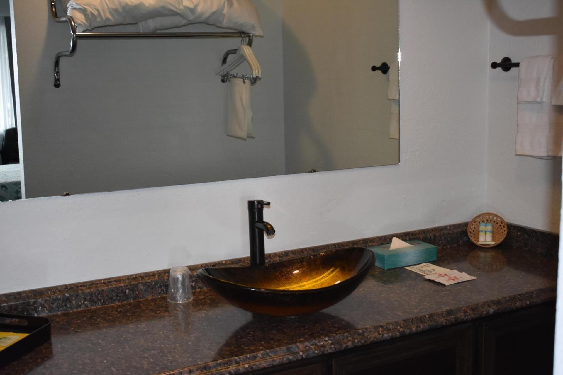 Lighthouse Cove Inn photo 55