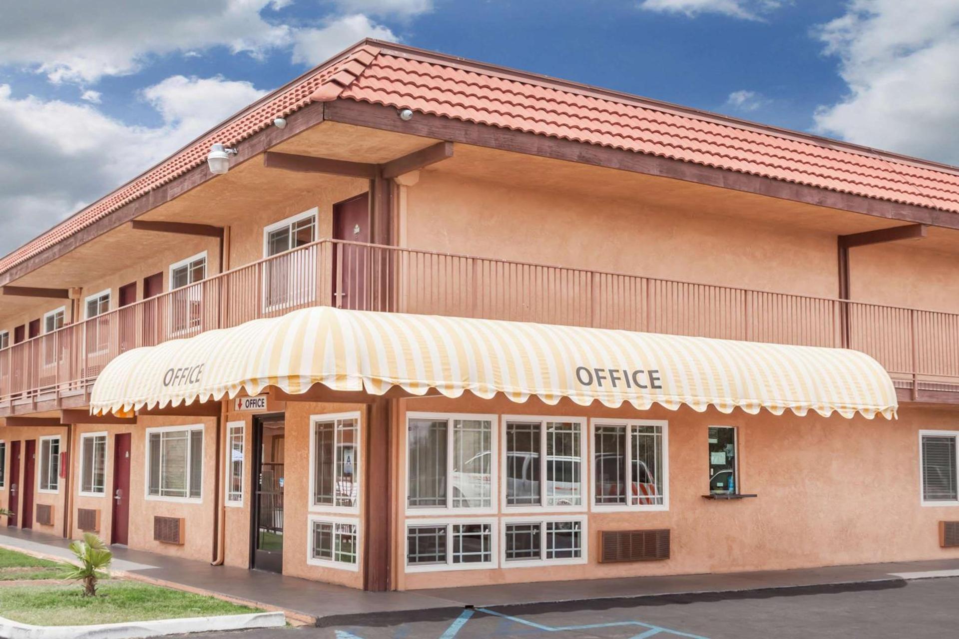 Days Inn by Wyndham Barstow — hotel in Barstow