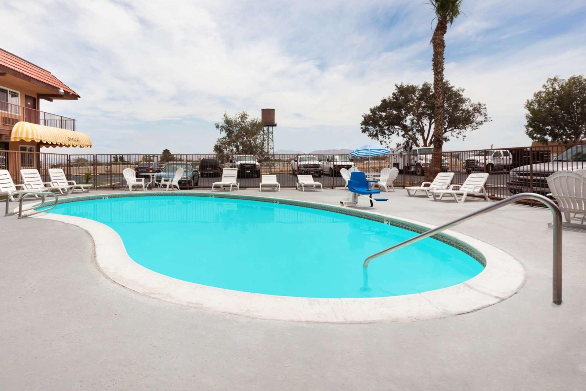 Days Inn by Wyndham Barstow photo 3