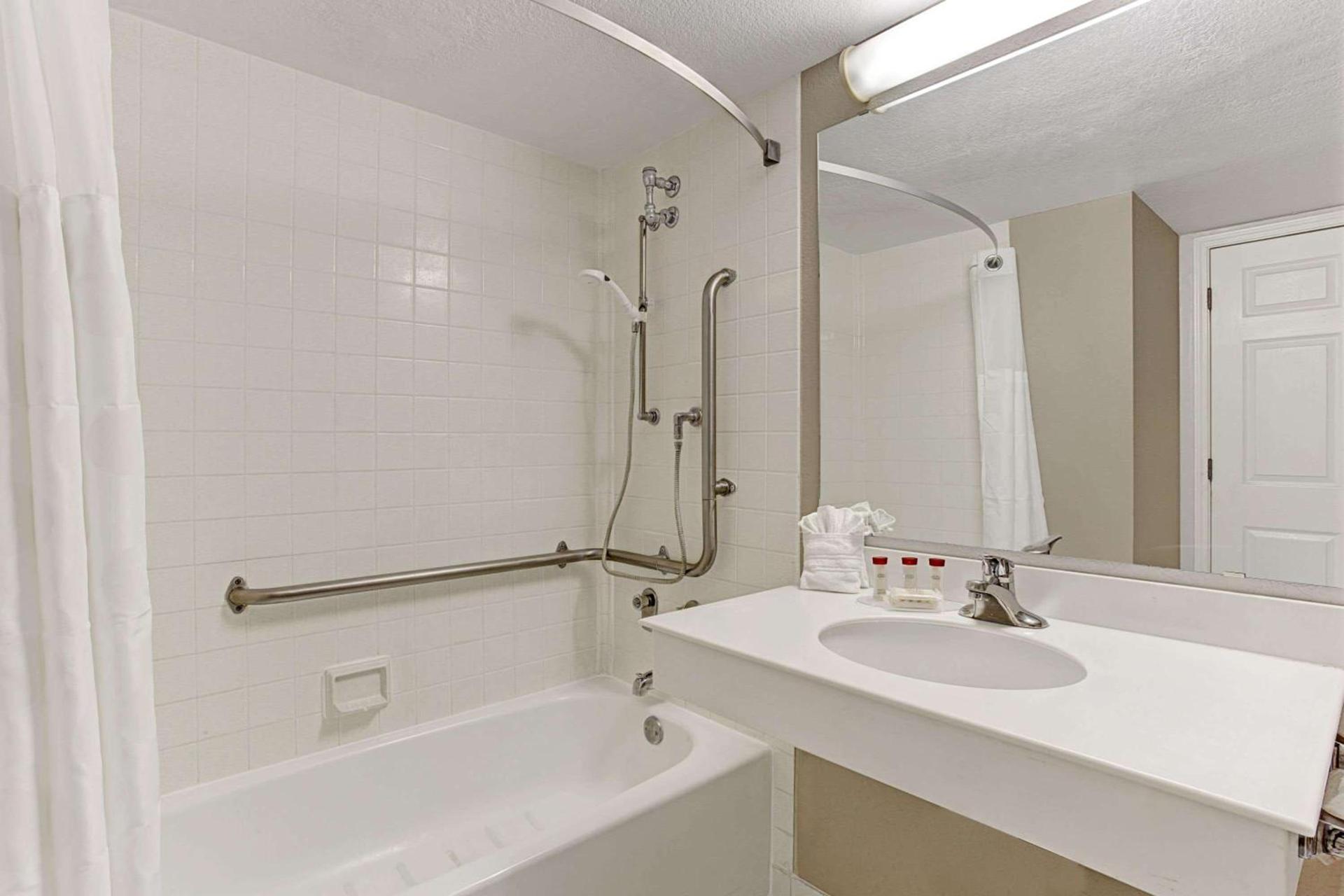 Days Inn by Wyndham Tucson City Center photo 13