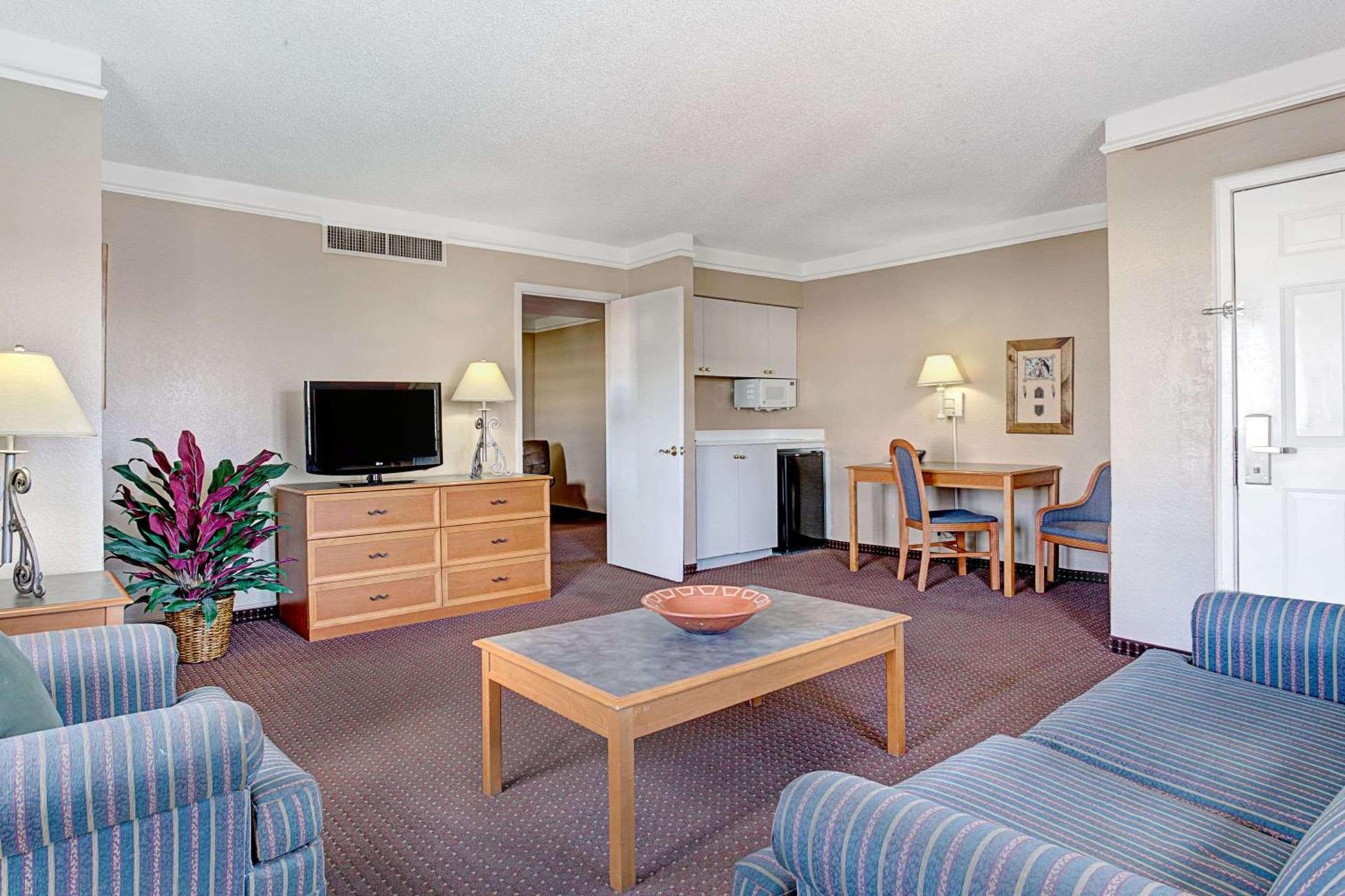 Days Inn by Wyndham Tucson City Center photo 5