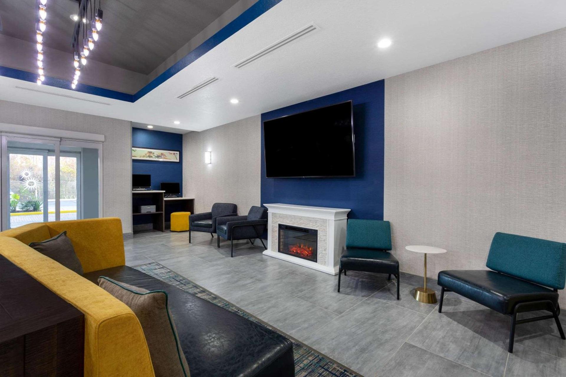 La Quinta by Wyndham Tampa Central photo 36