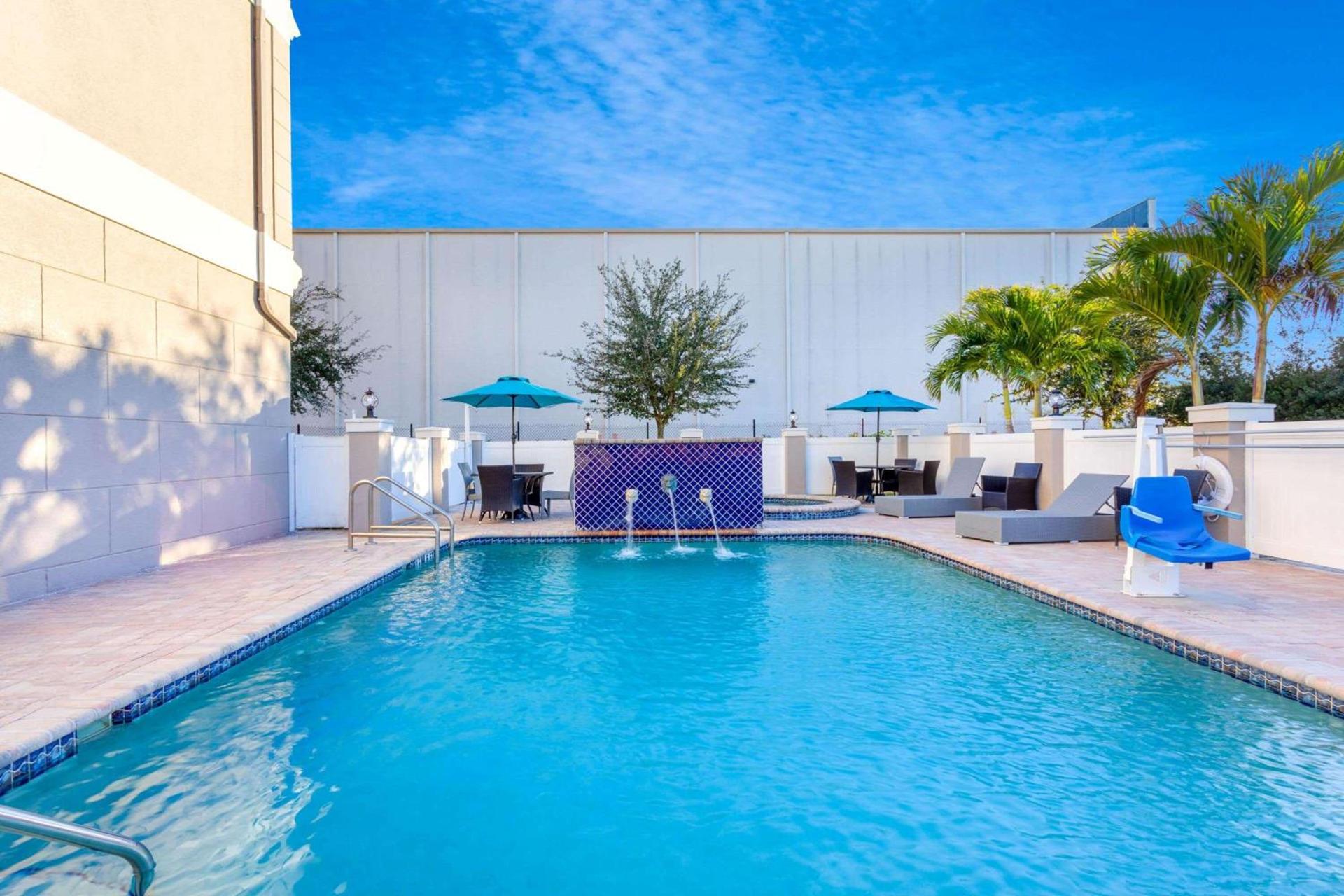 La Quinta by Wyndham Tampa Central photo 2