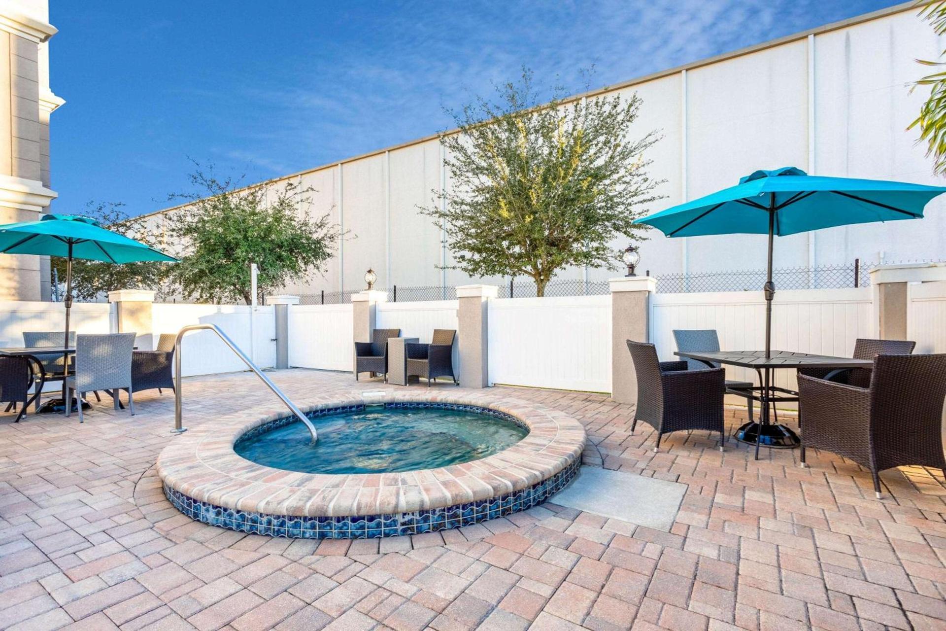 La Quinta by Wyndham Tampa Central photo 3