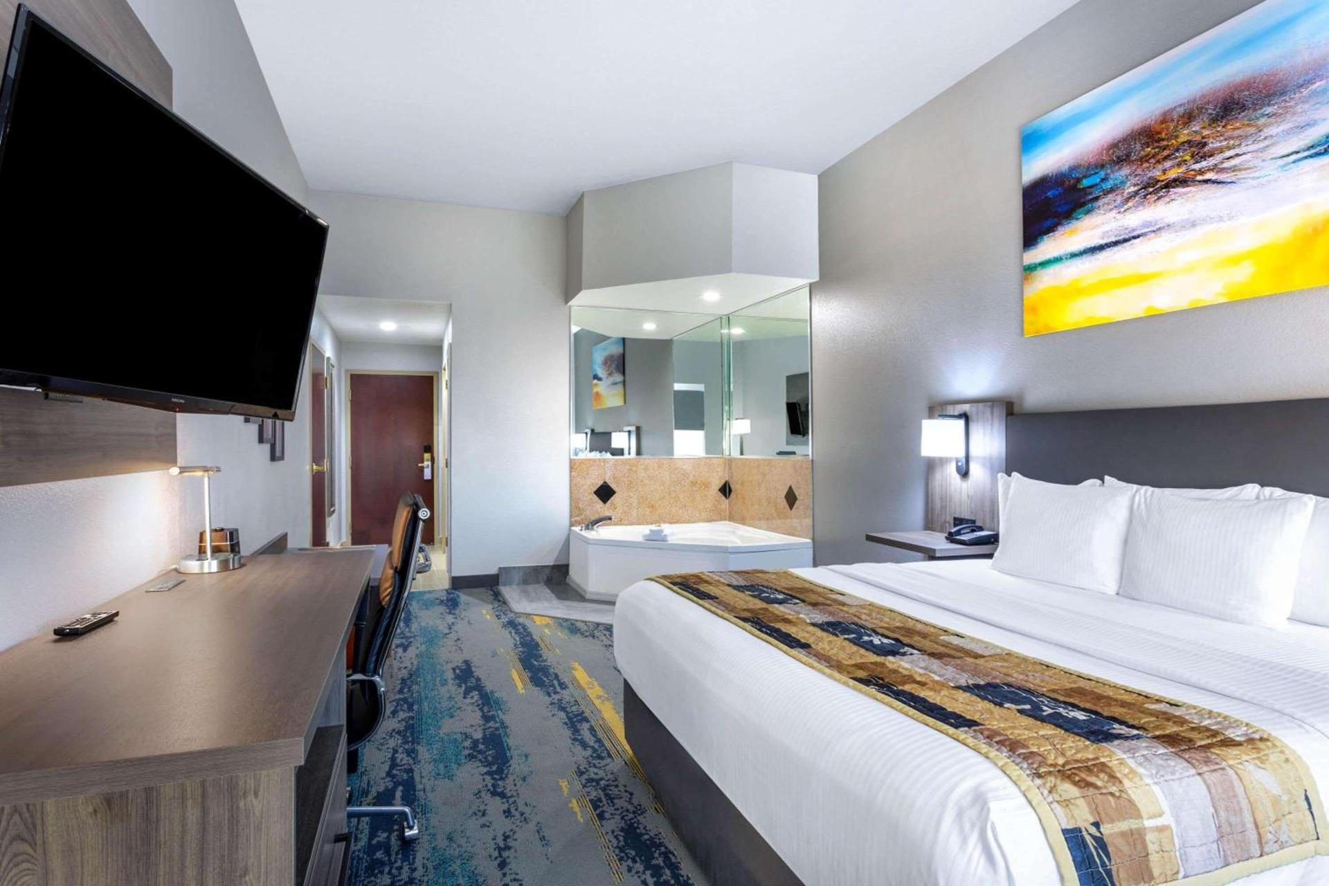 La Quinta by Wyndham Tampa Central photo 53