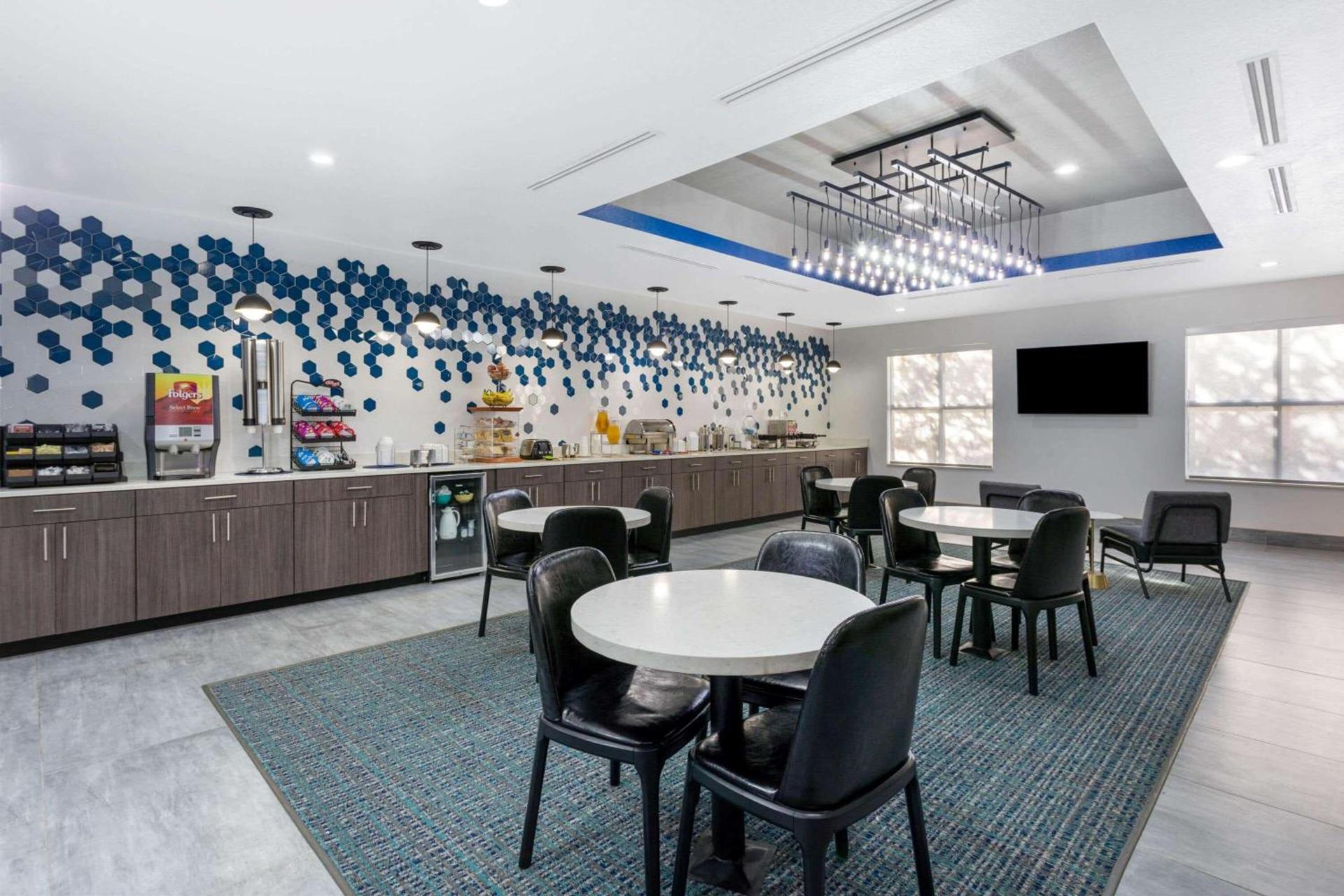 La Quinta by Wyndham Tampa Central photo 56