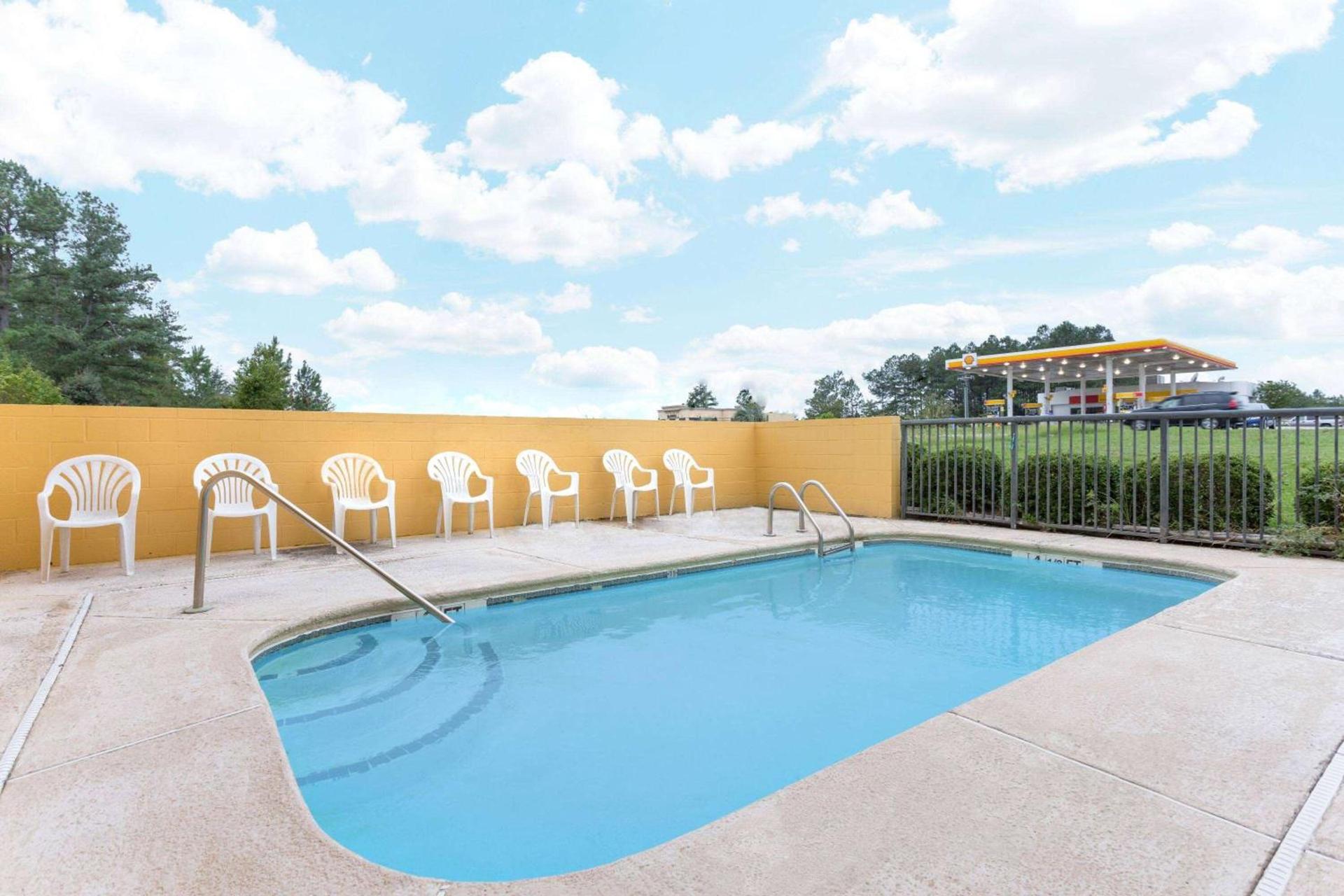 Super 8 by Wyndham Orangeburg Near I-26 photo 27