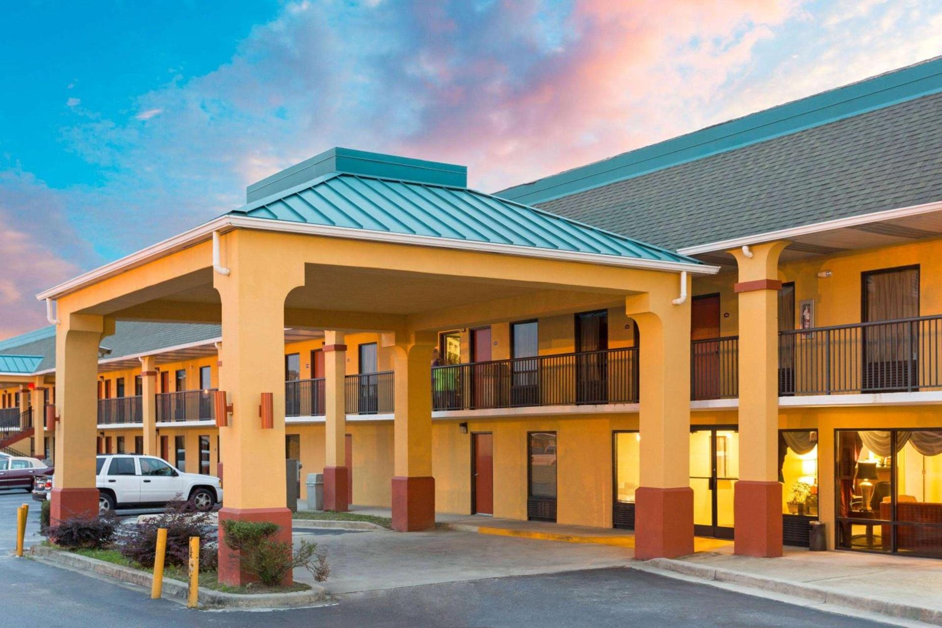 Super 8 by Wyndham Orangeburg Near I-26 — hotel in Orangeburg