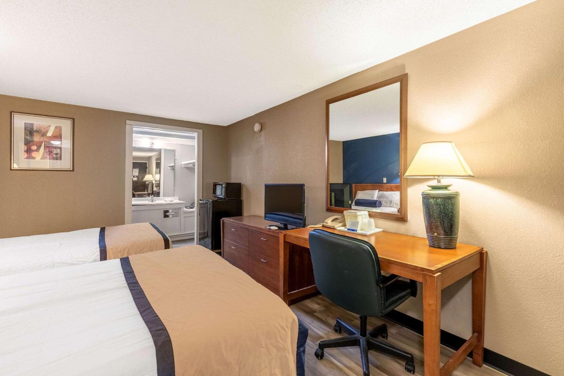 Value Inn Kenosha I-94 - Exit 344 photo 9