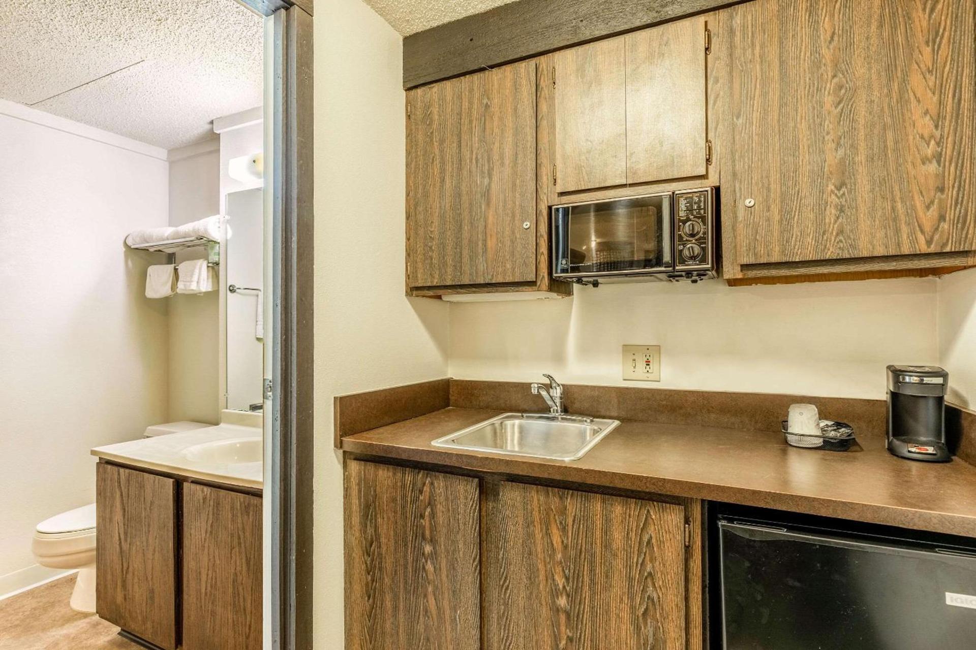 Value Inn Kenosha I-94 - Exit 344 photo 11
