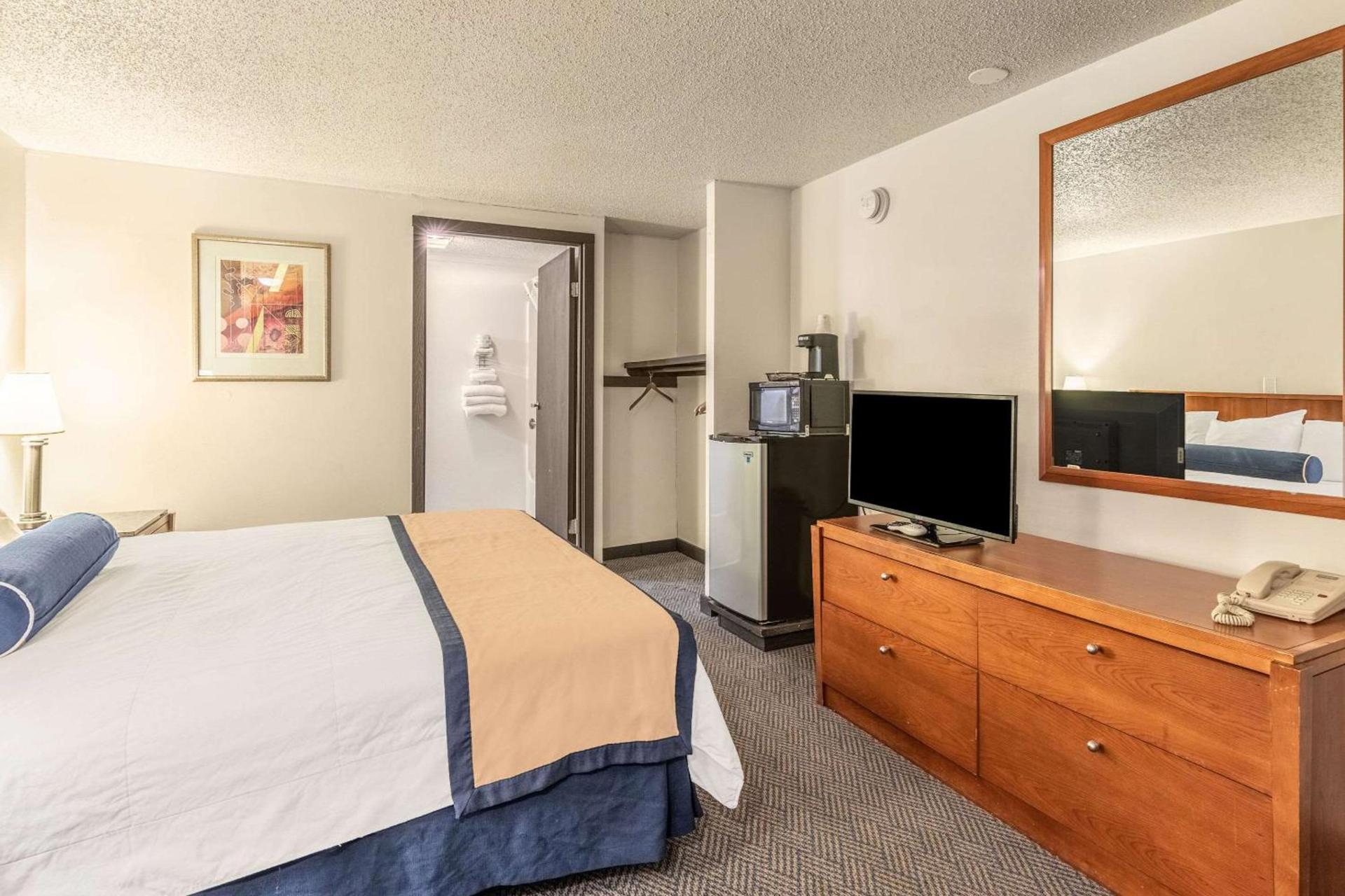 Value Inn Kenosha I-94 - Exit 344 photo 17