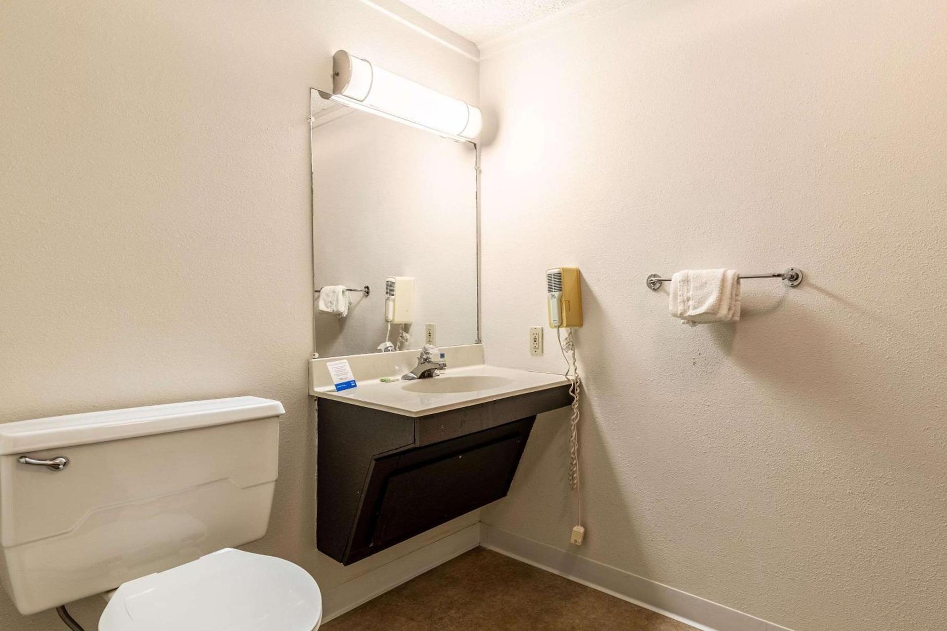 Value Inn Kenosha I-94 - Exit 344 photo 19