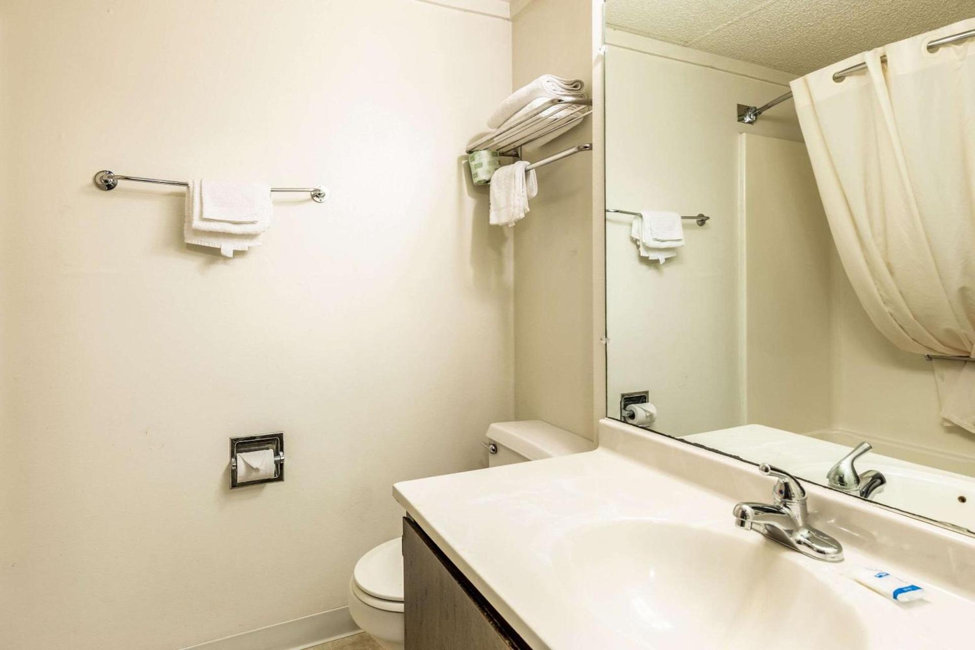 Value Inn Kenosha I-94 - Exit 344 photo 16