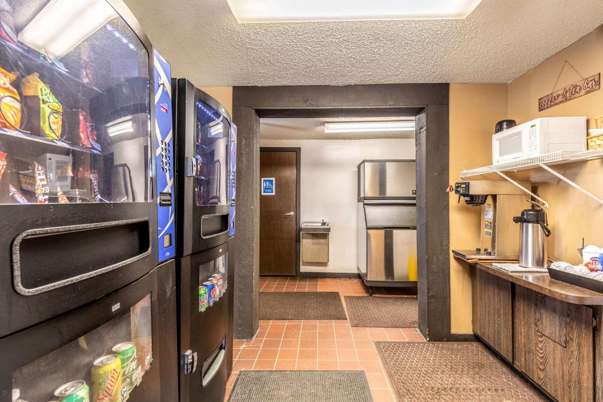 Value Inn Kenosha I-94 - Exit 344 photo 4