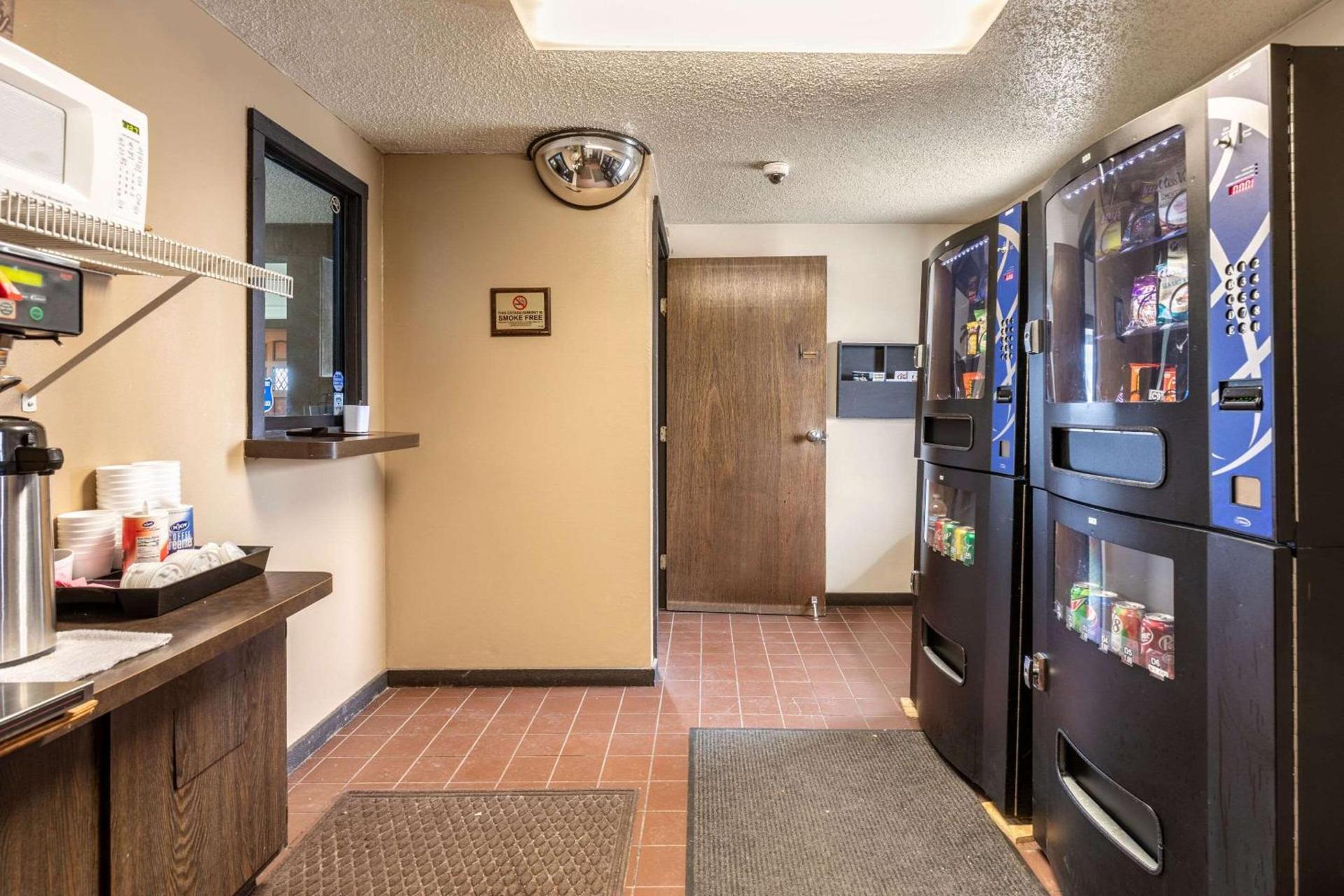 Value Inn Kenosha I-94 - Exit 344 photo 8