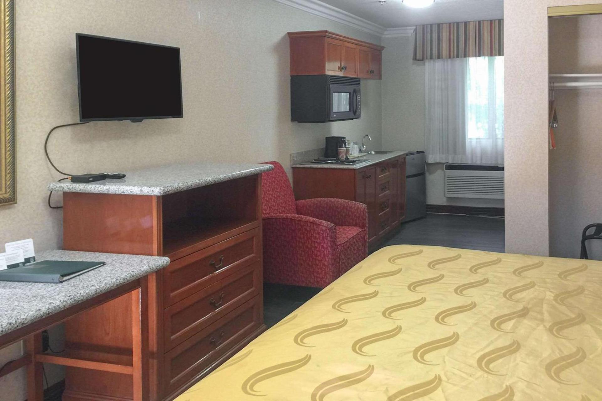 Quality Inn & Suites Oceanside Near Camp Pendleton photo 17