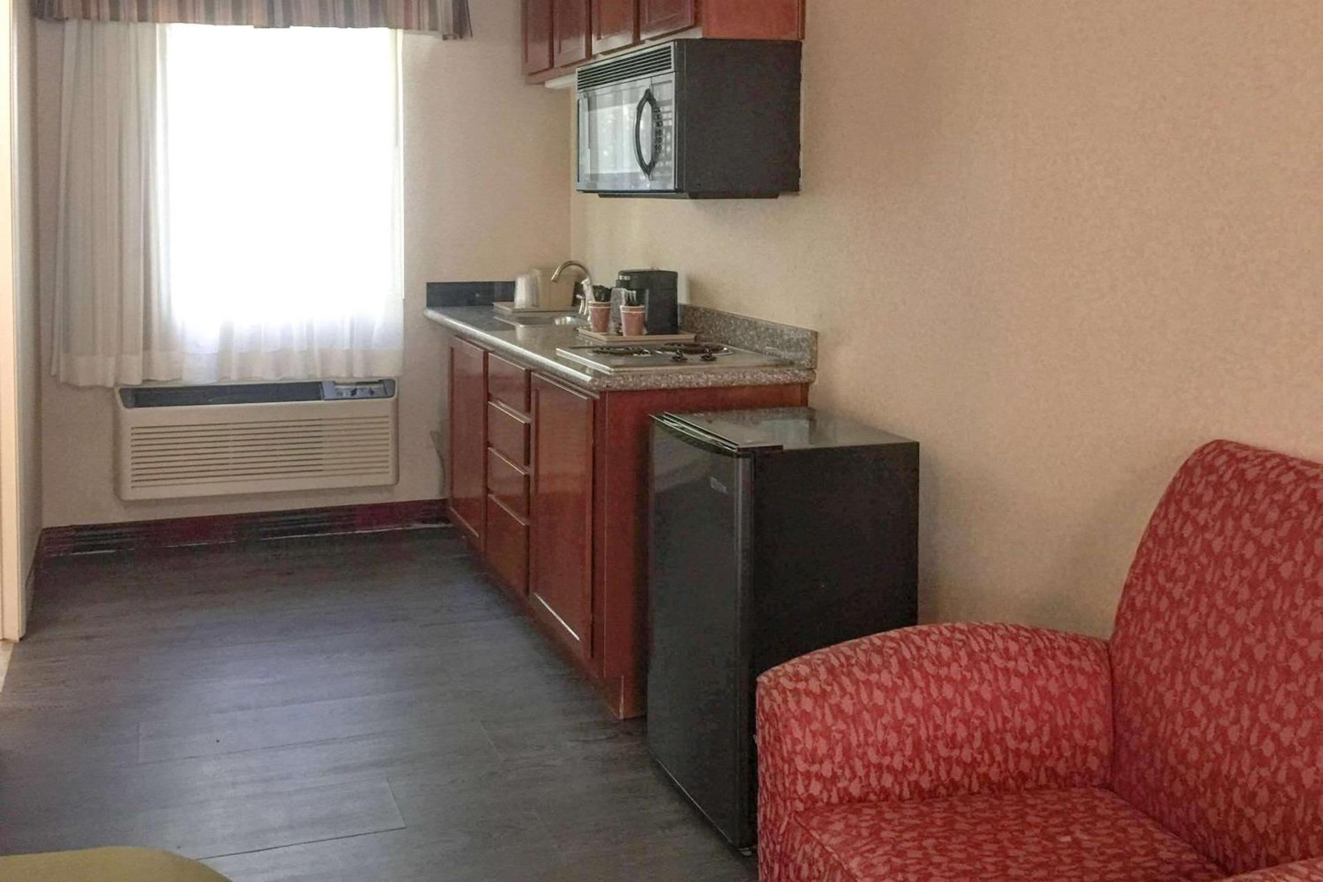 Quality Inn & Suites Oceanside Near Camp Pendleton photo 22