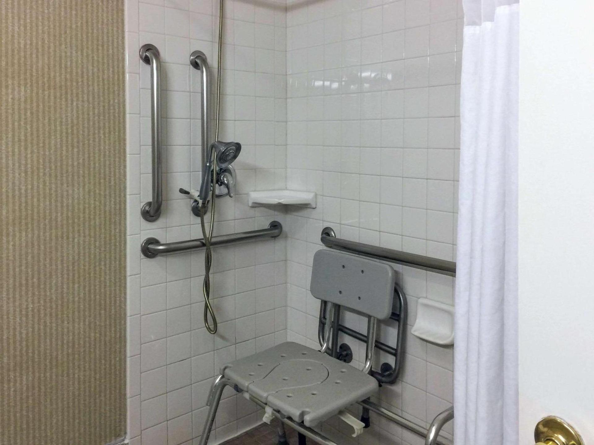 Quality Inn & Suites Oceanside Near Camp Pendleton photo 26