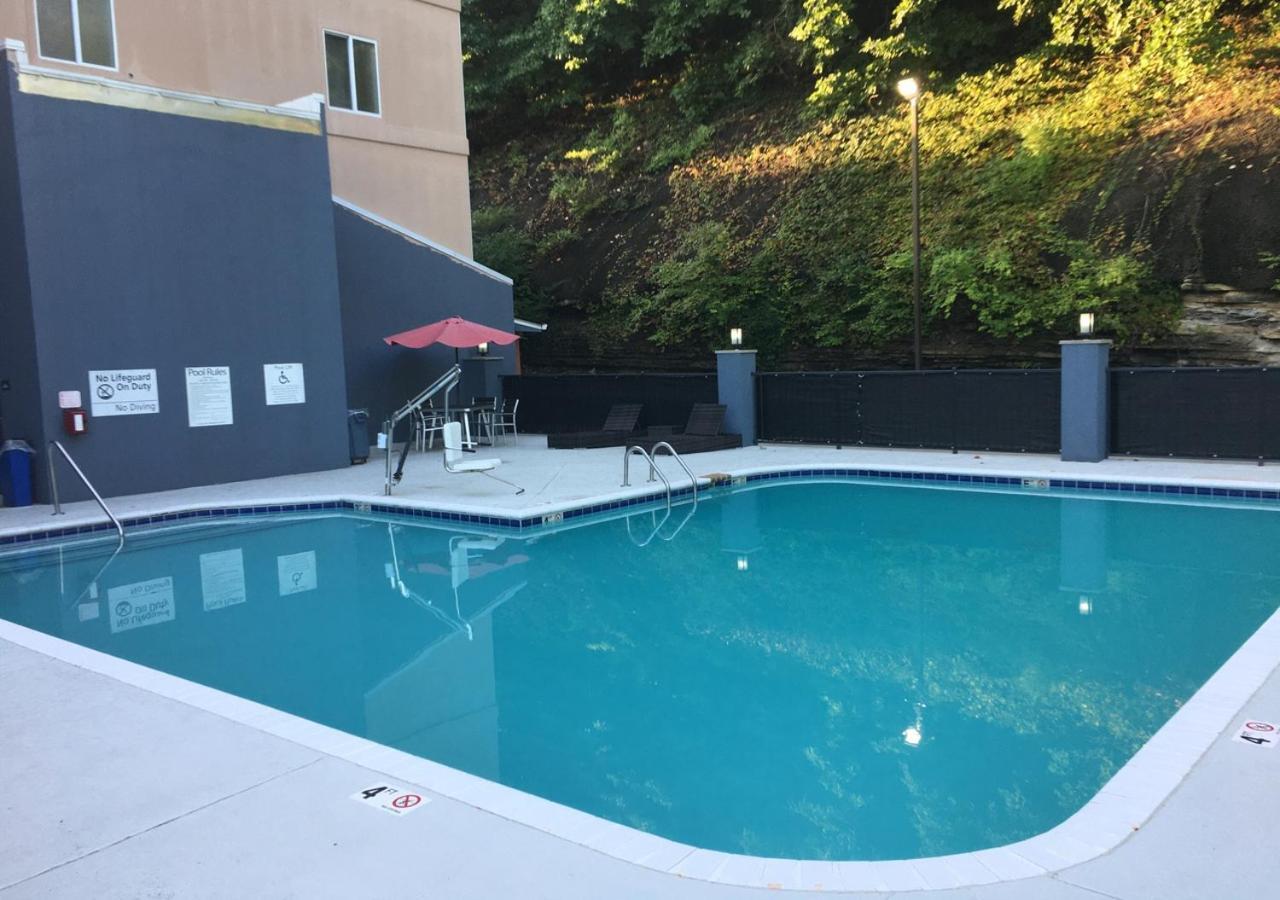 Comfort Suites Nashville Airport - BNA photo 57
