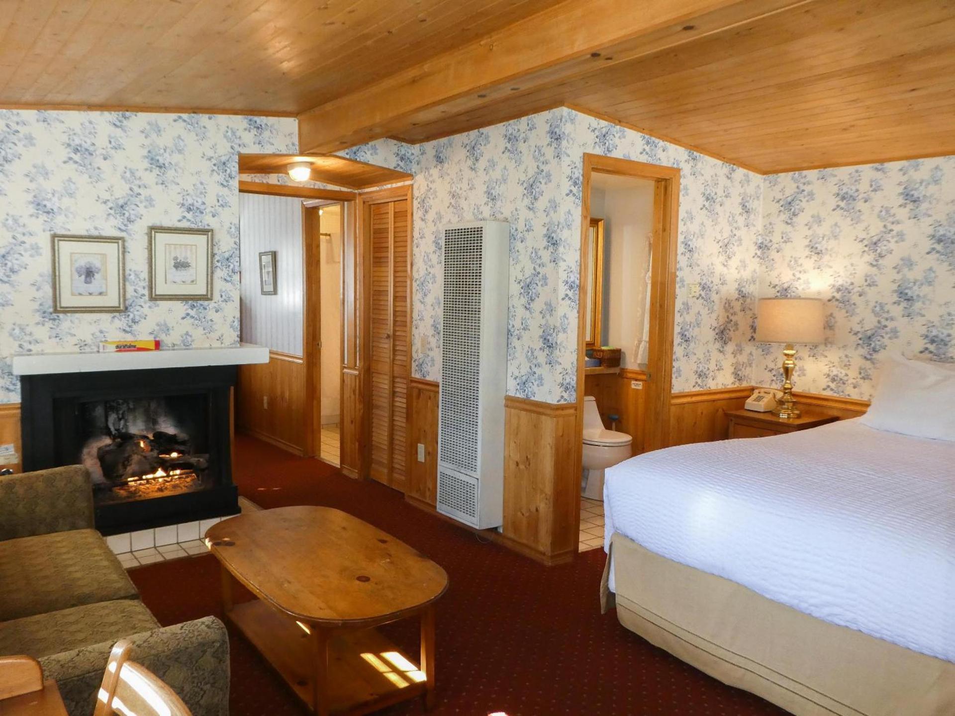 Carmel Fireplace Inn photo 27