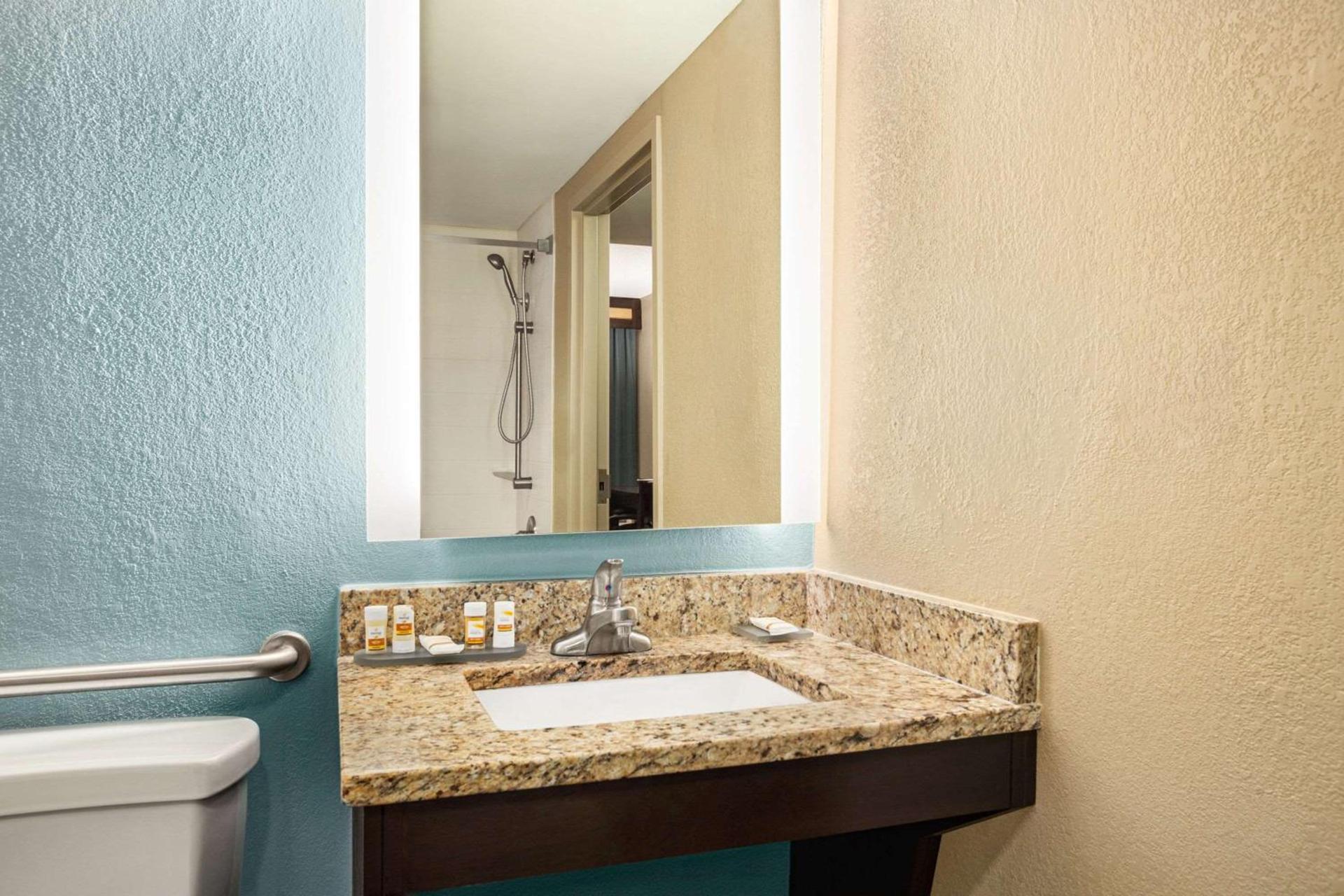 La Quinta Inn & Suites by Wyndham Richmond-Midlothian photo 8