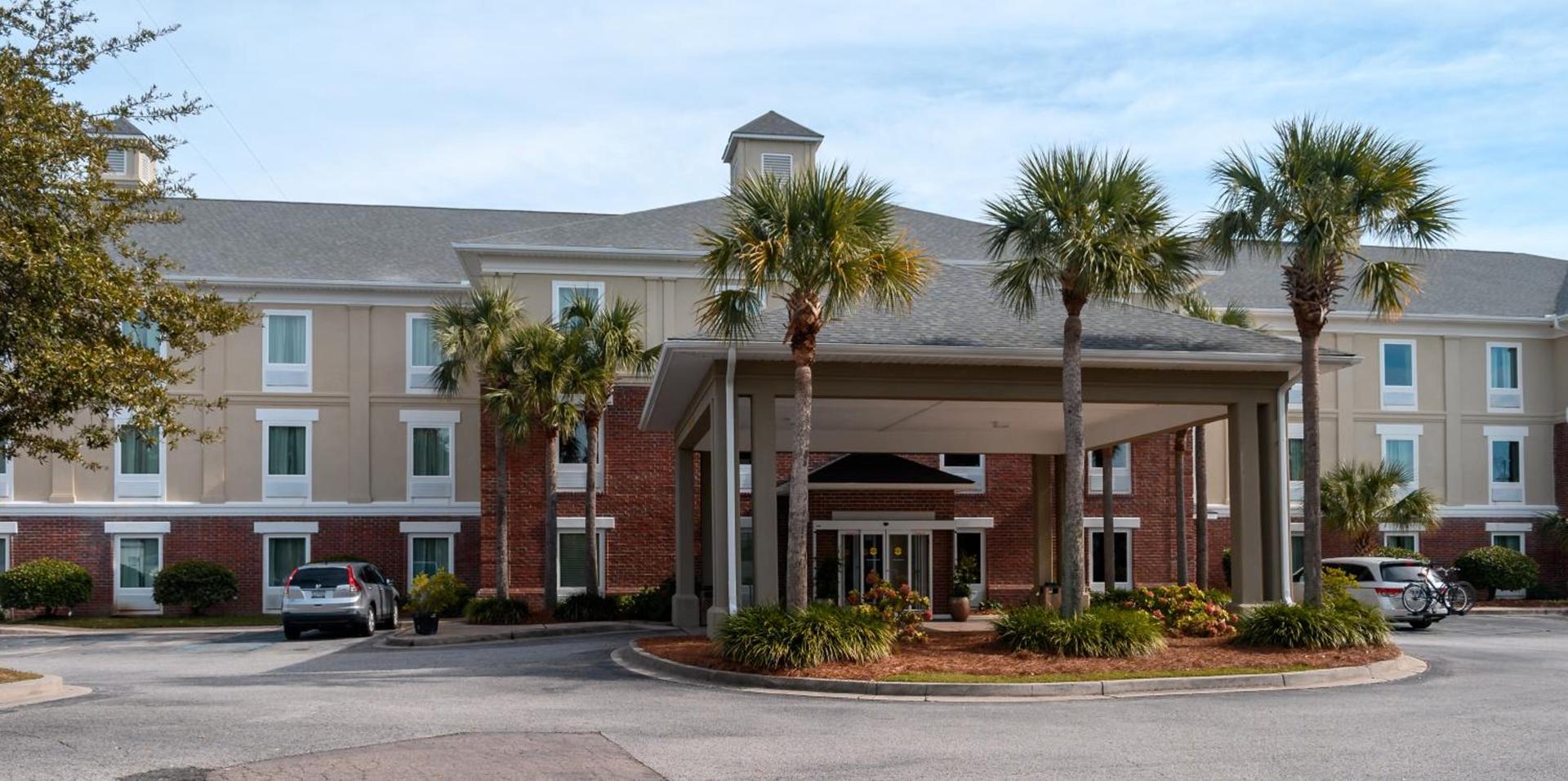 Comfort Inn & Suites Patriots Point photo 12