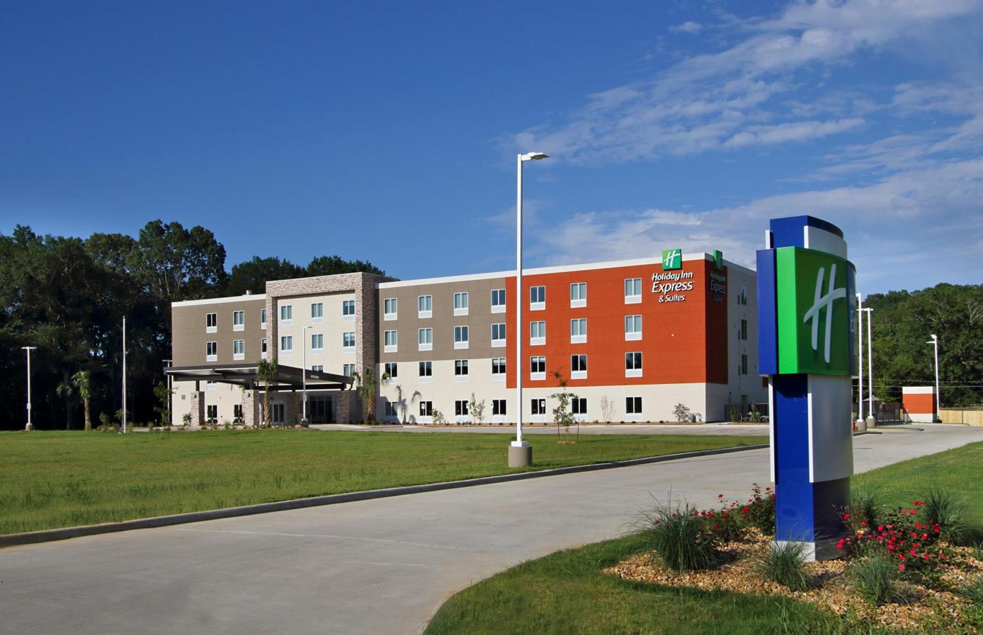 Holiday Inn Express & Suites Columbus North by IHG photo 21