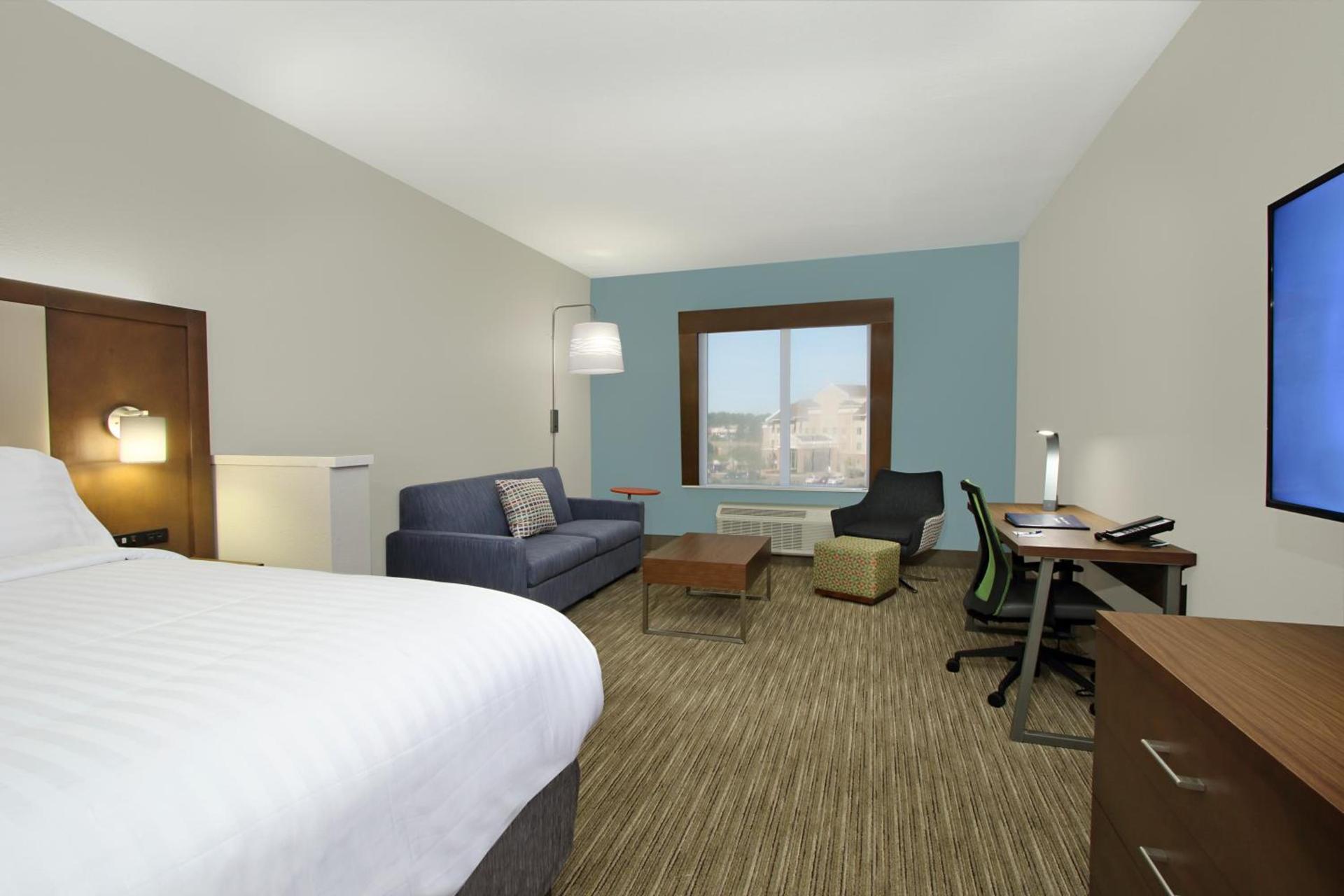 Holiday Inn Express & Suites Columbus North by IHG photo 18