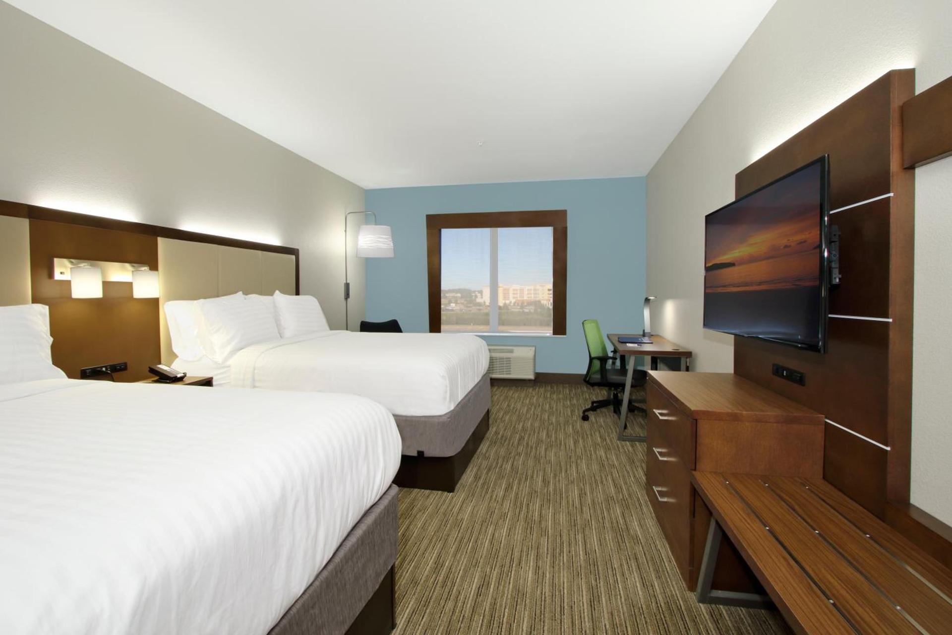 Holiday Inn Express & Suites Columbus North by IHG photo 16
