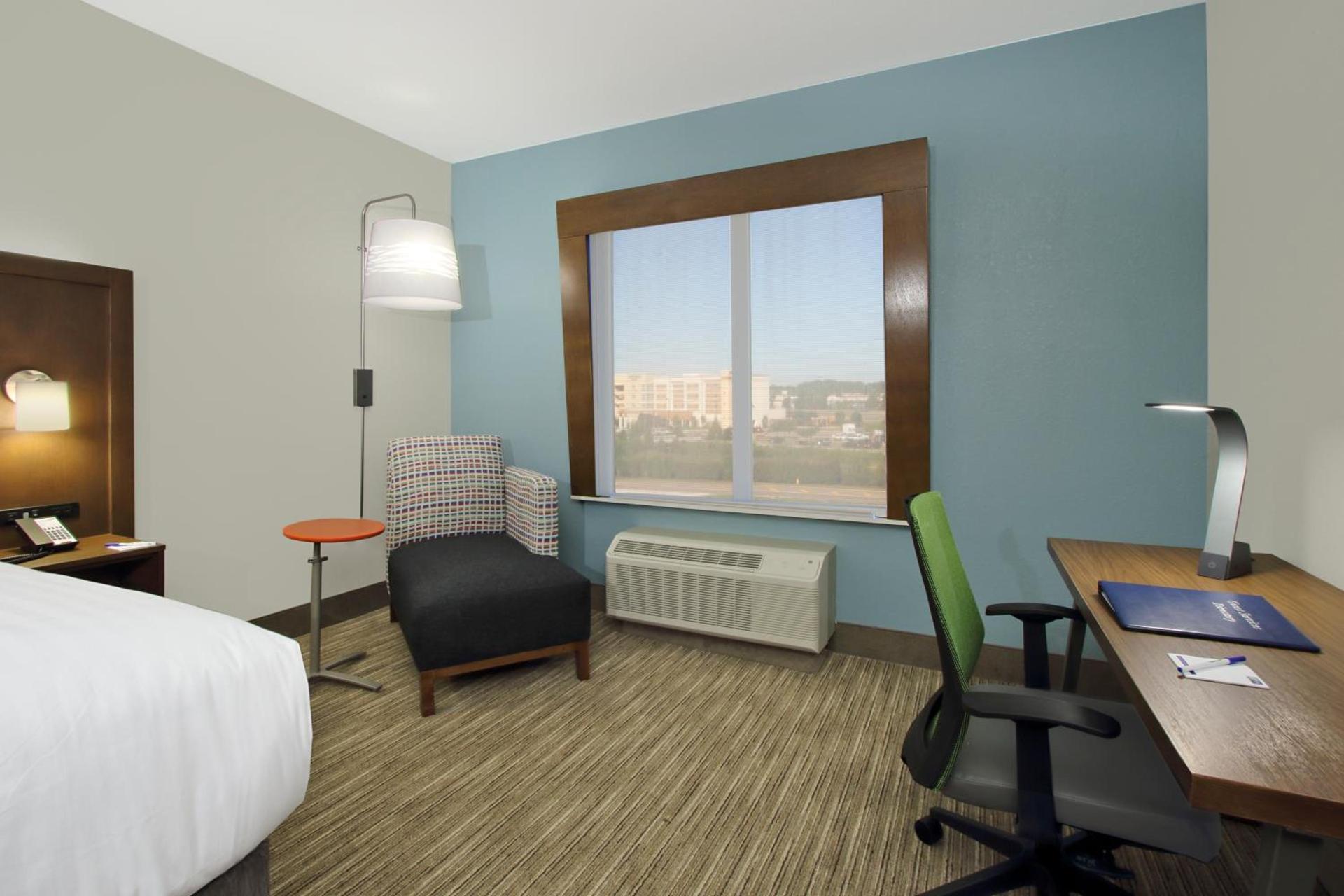 Holiday Inn Express & Suites Columbus North by IHG photo 14