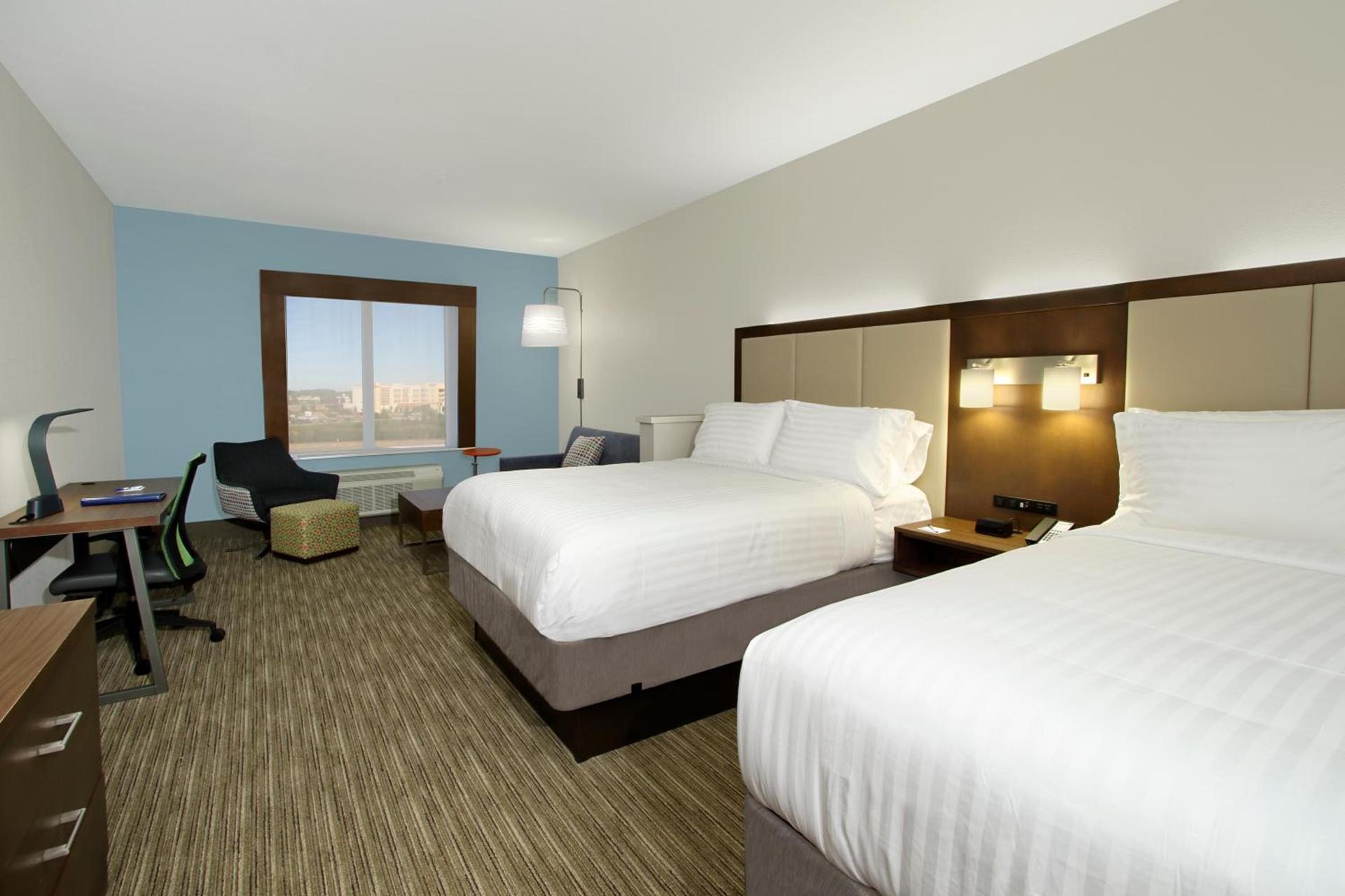 Holiday Inn Express & Suites Columbus North by IHG photo 6