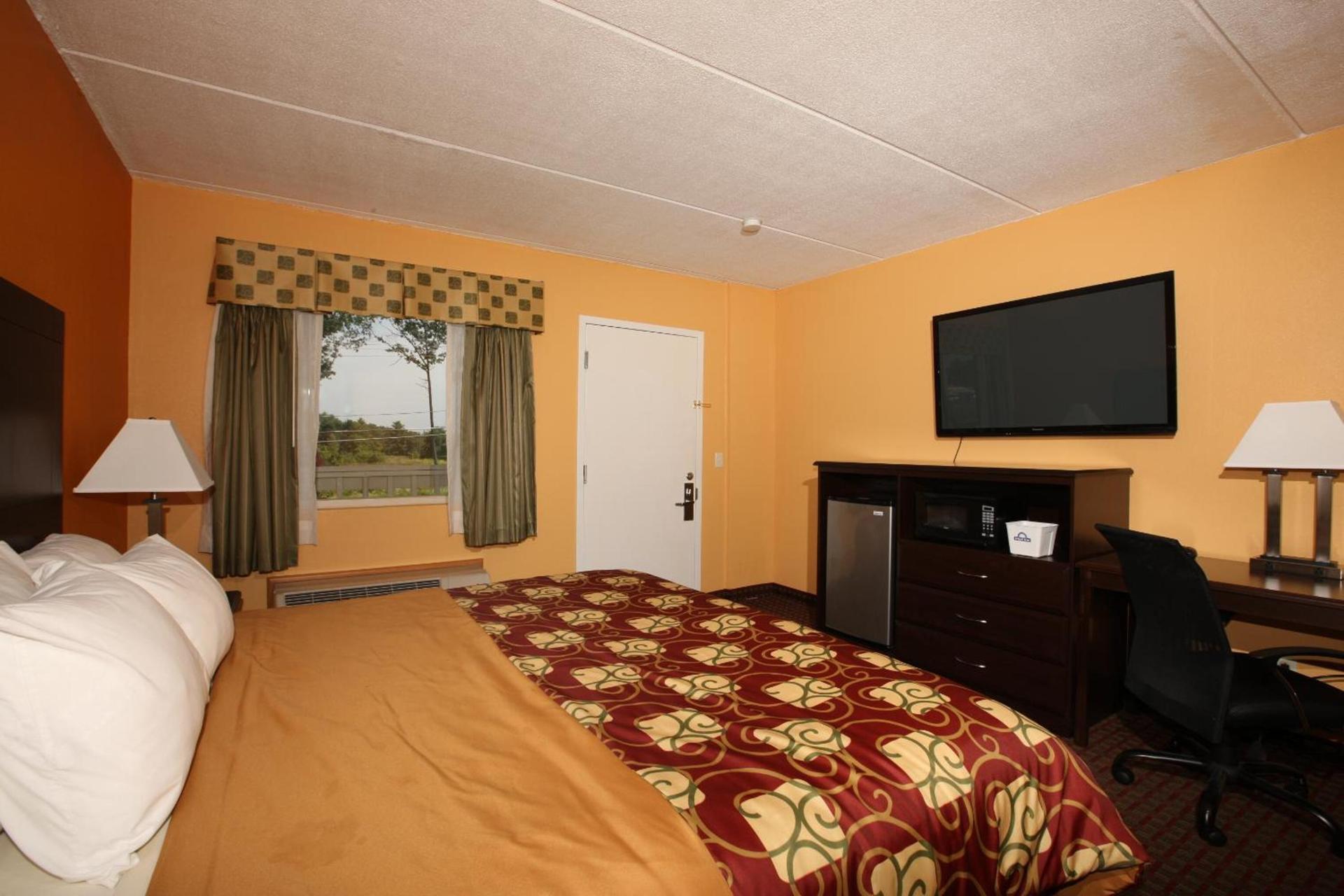 BLUE SKY INN Glens Falls-Saratoga-Lake George photo 15