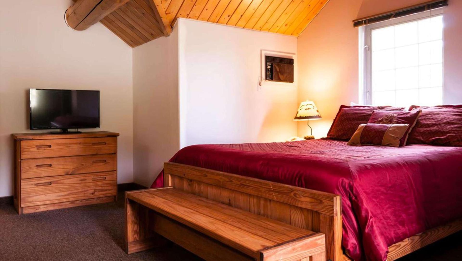 Dodge Peak Lodge photo 13
