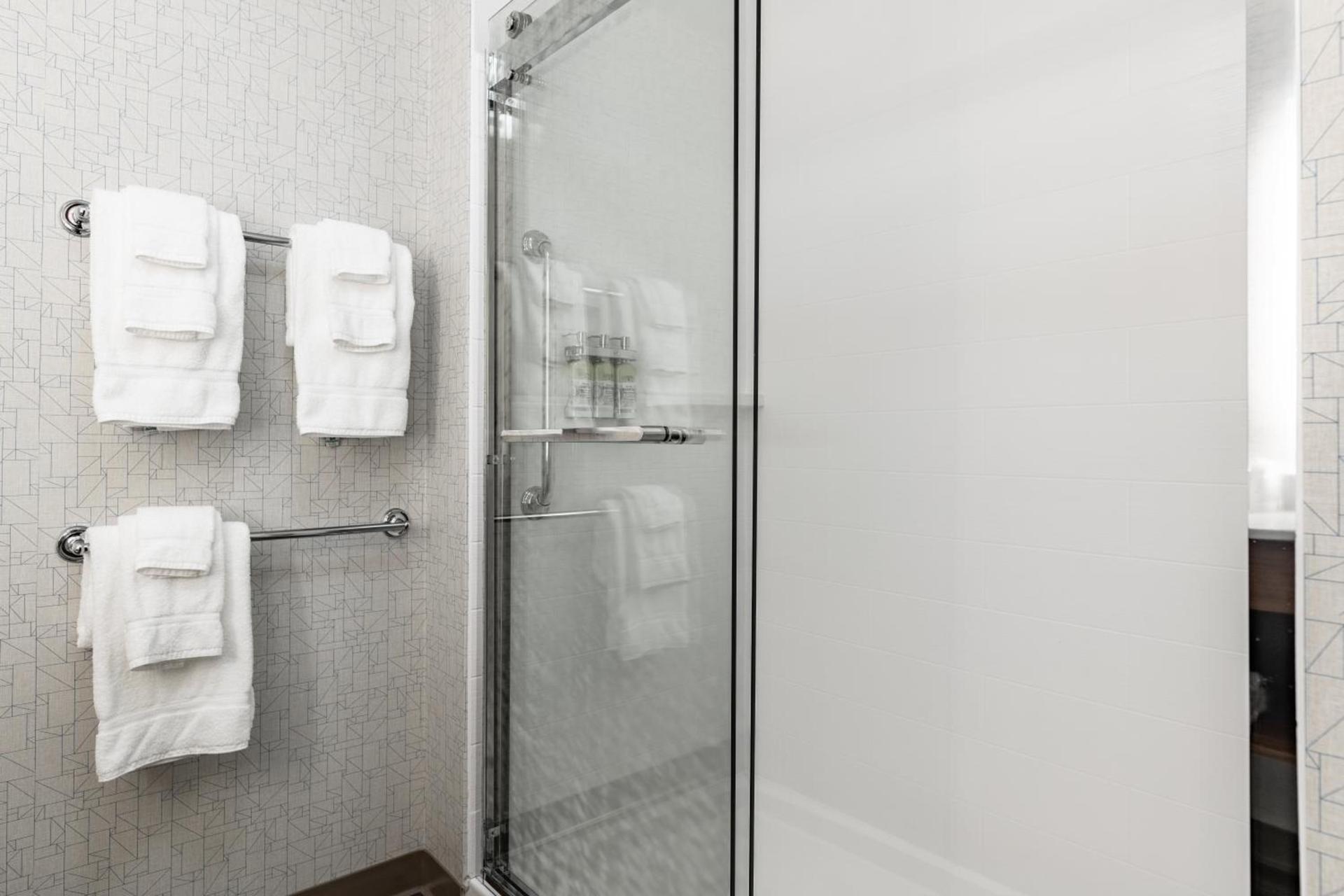 Holiday Inn Express & Suites - Moundsville by IHG photo 43