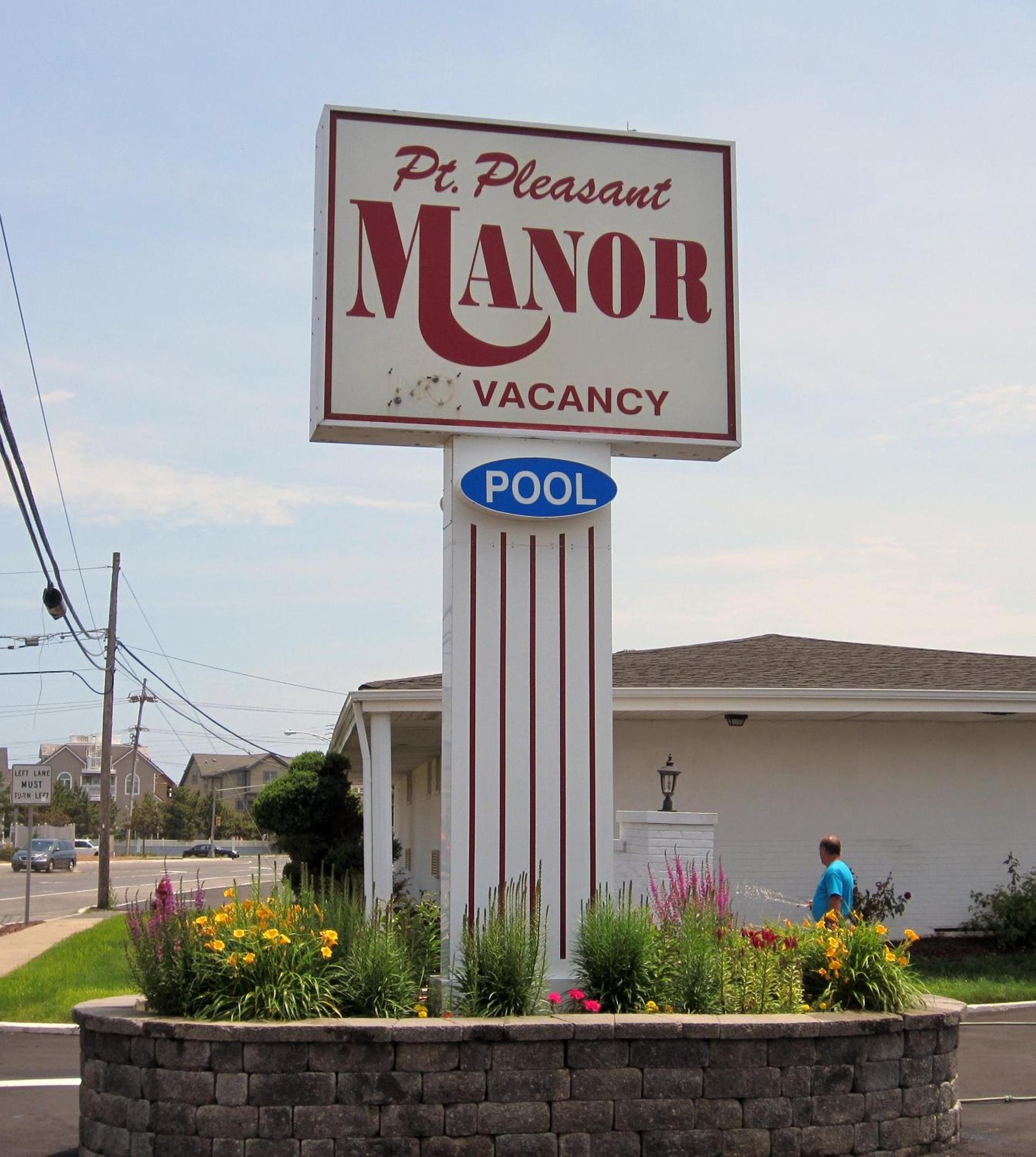 Point Pleasant Manor photo 12