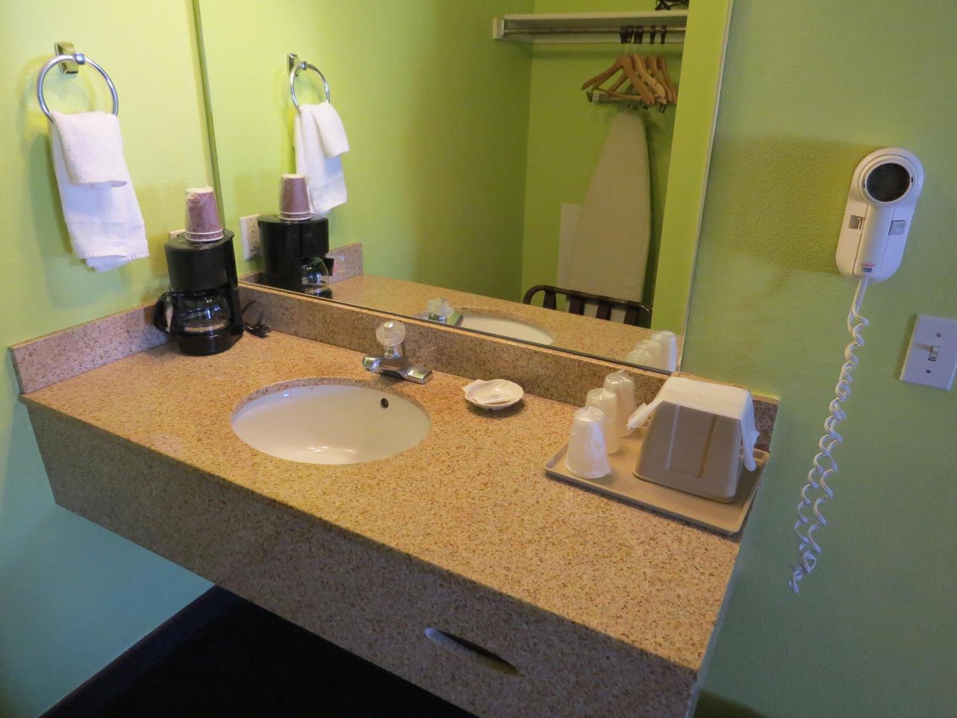 America's Best Inn & Suites Saint George photo 20