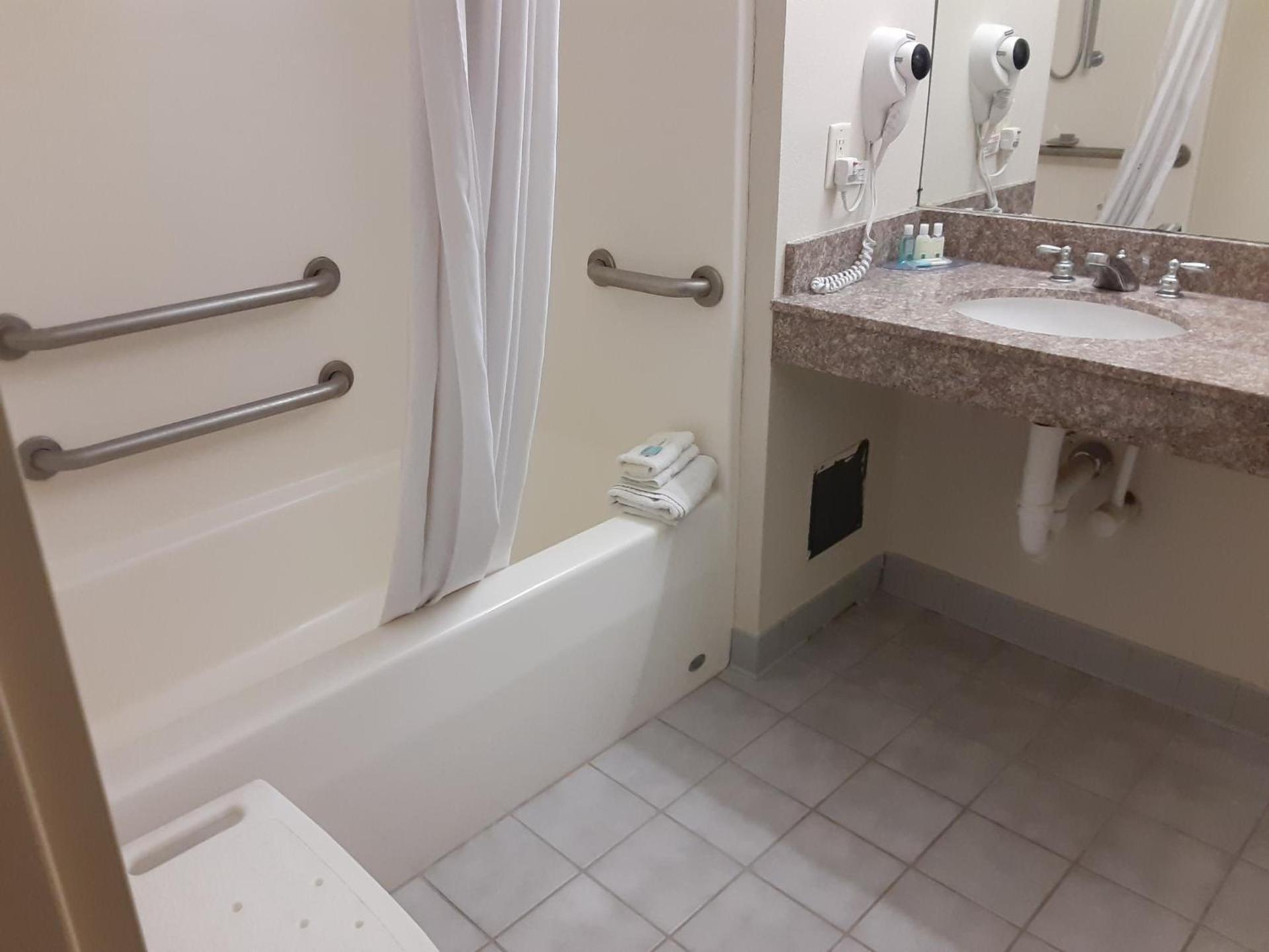 Quality Inn & Suites Schoharie near Howe Caverns photo 87
