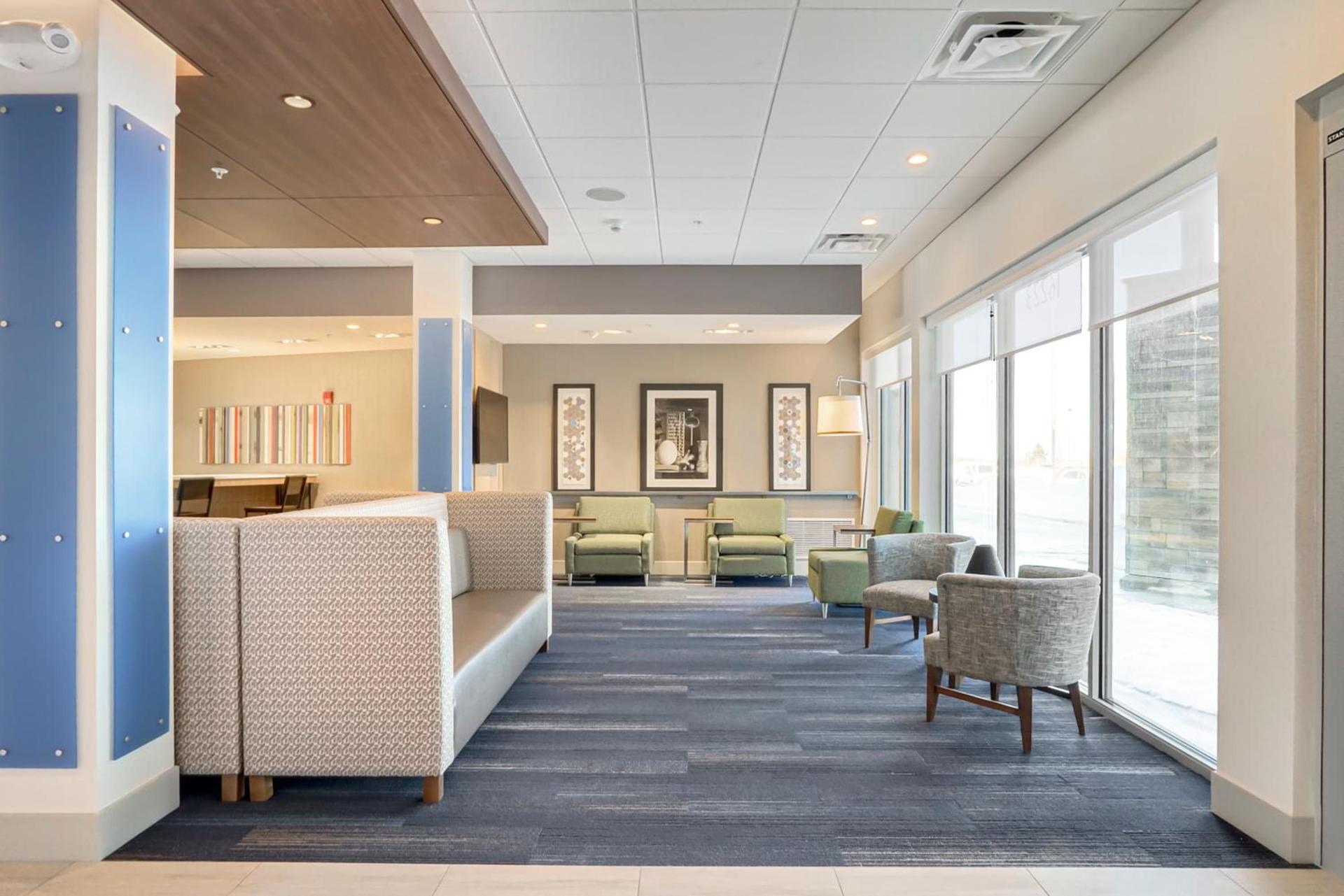 Holiday Inn Express & Suites - Lockport by IHG photo 4