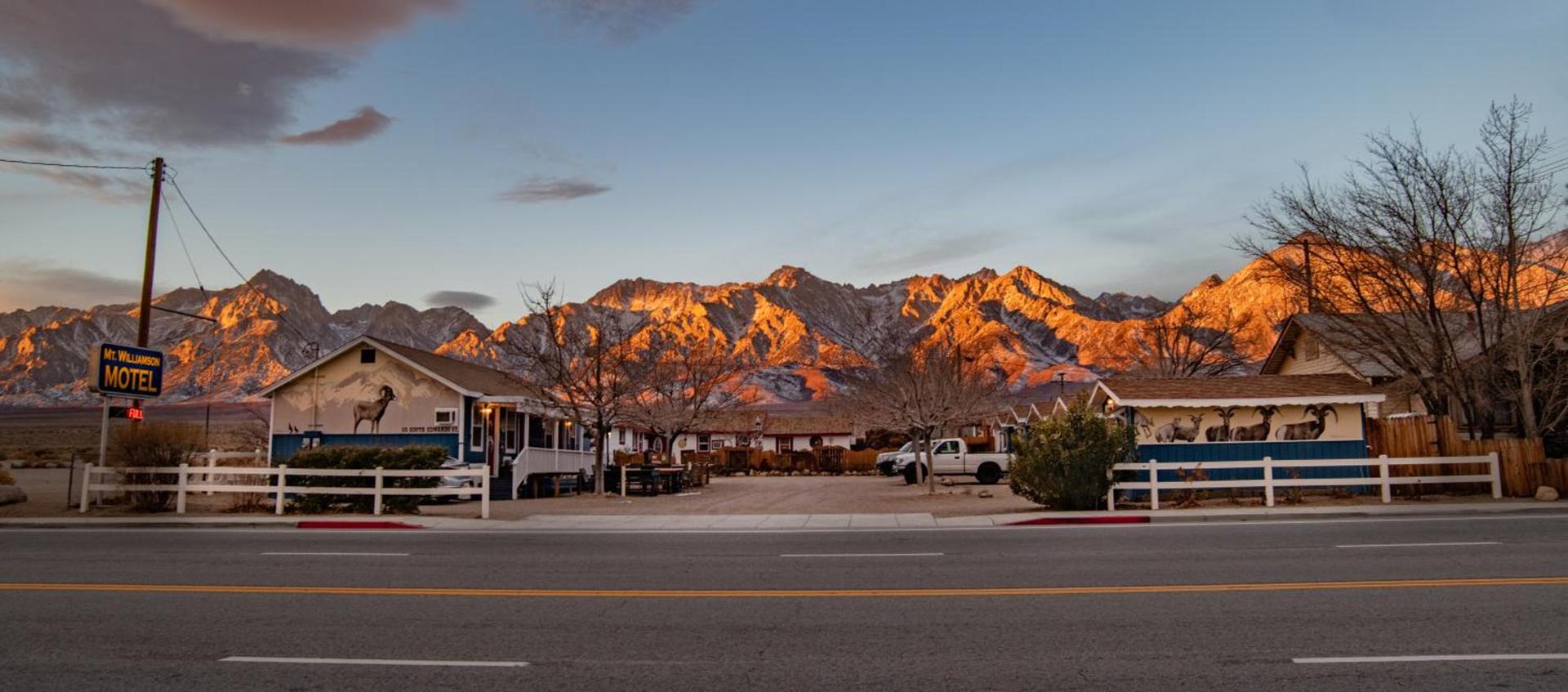 Mt Williamson Motel and Basecamp — hotel in Independence