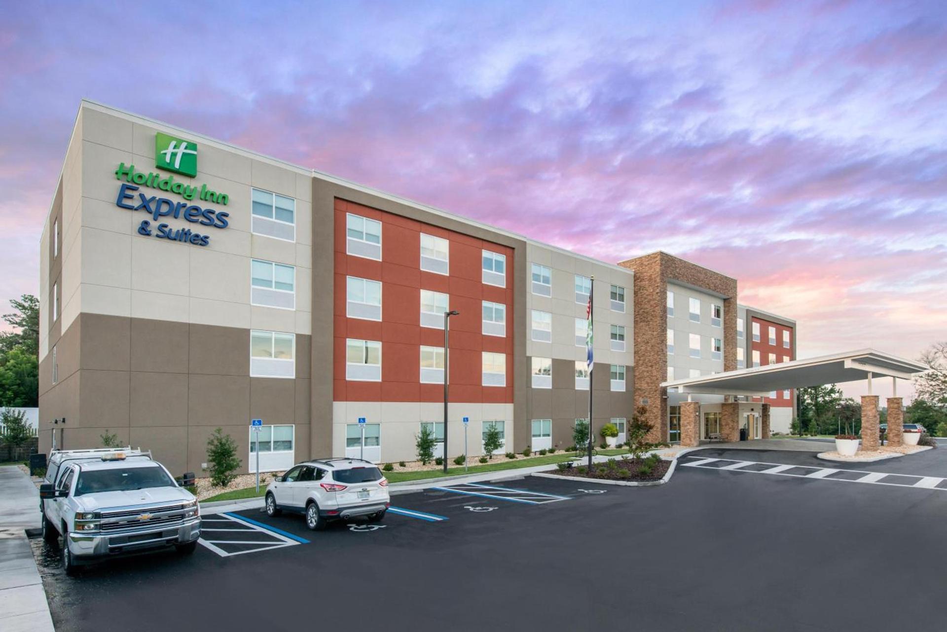 Holiday Inn Express Melbourne West by IHG — hotel in Melbourne