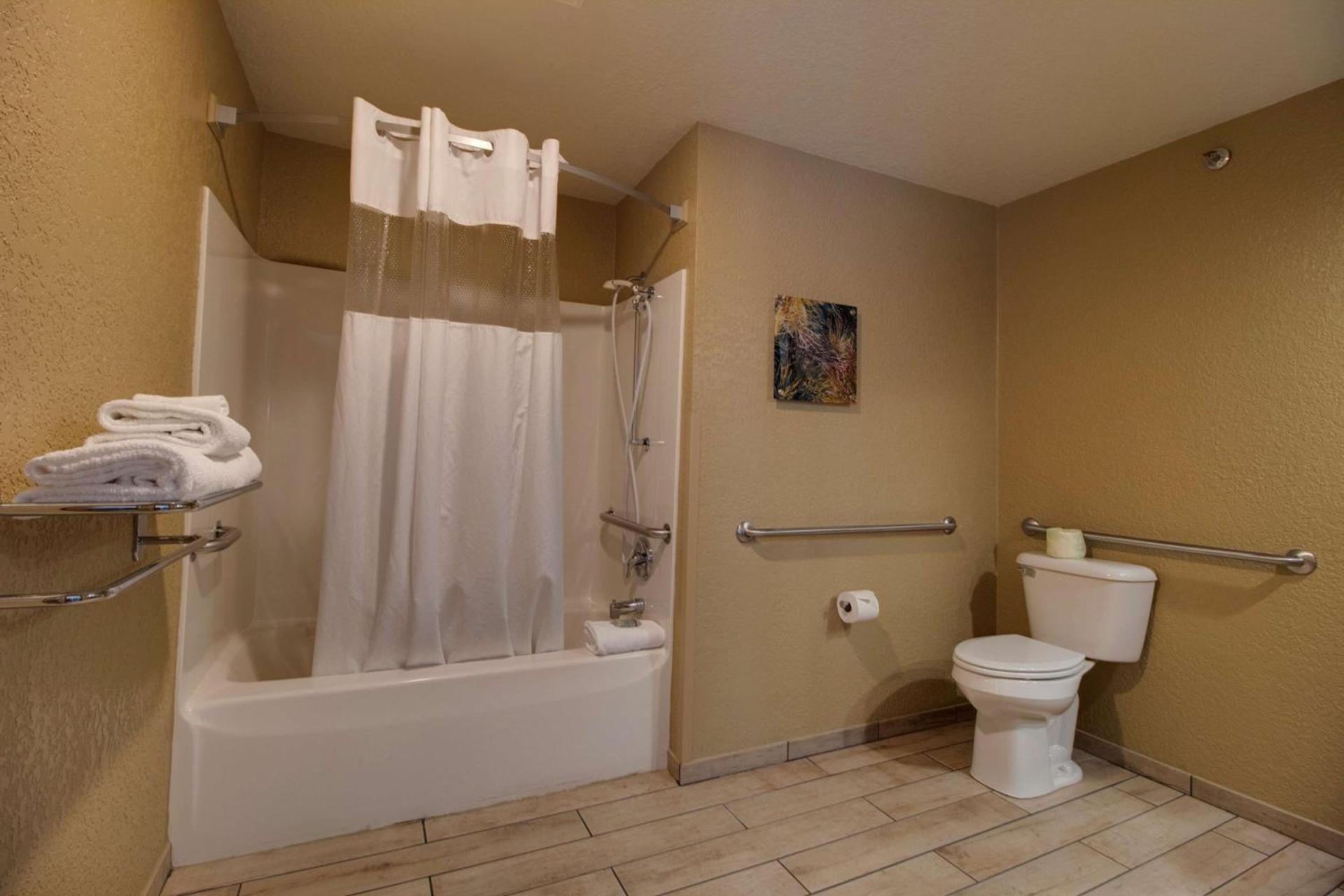 Best Western Harbour Pointe Lakefront photo 13
