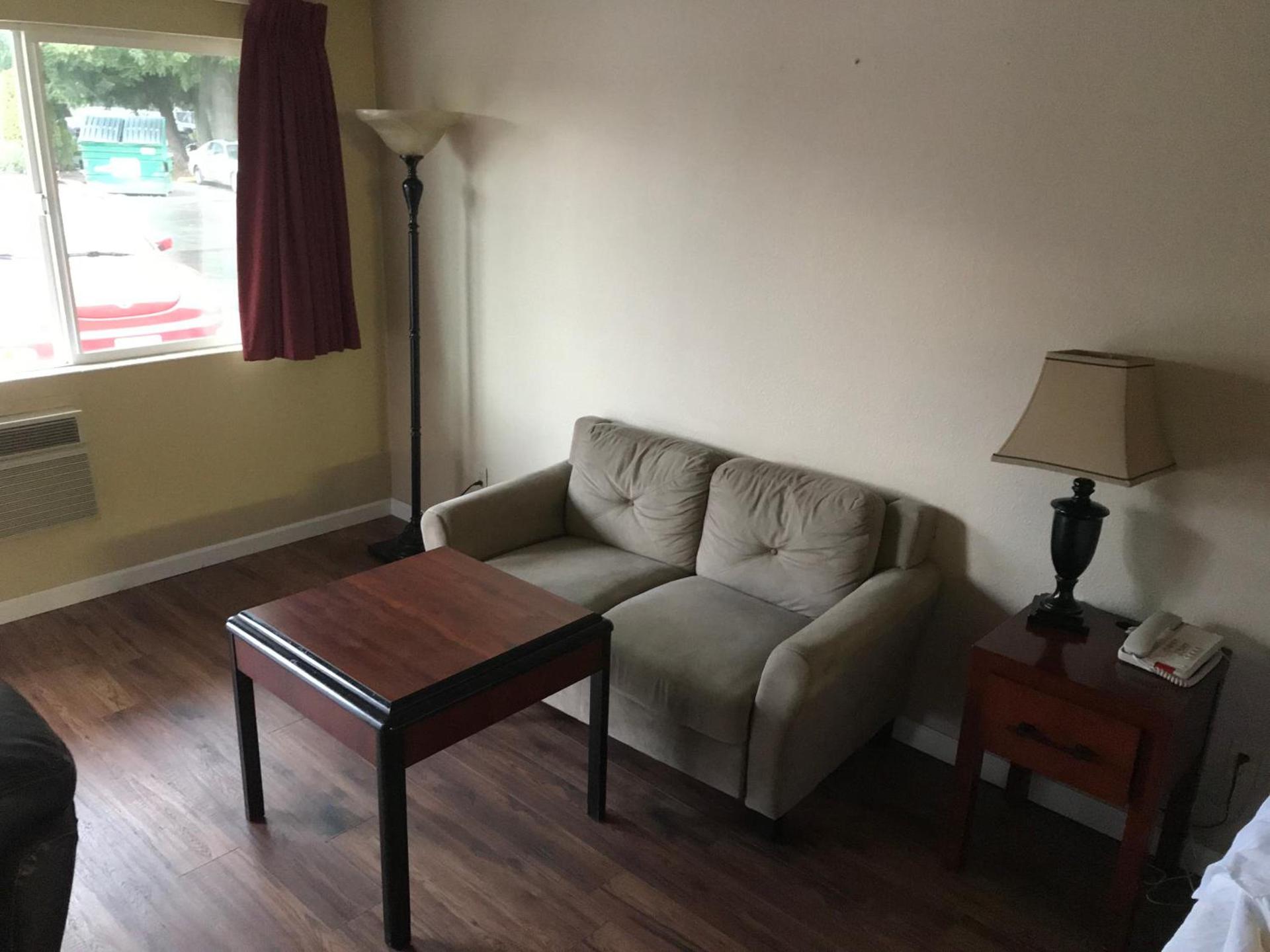 Smokey Point Motor Inn photo 7