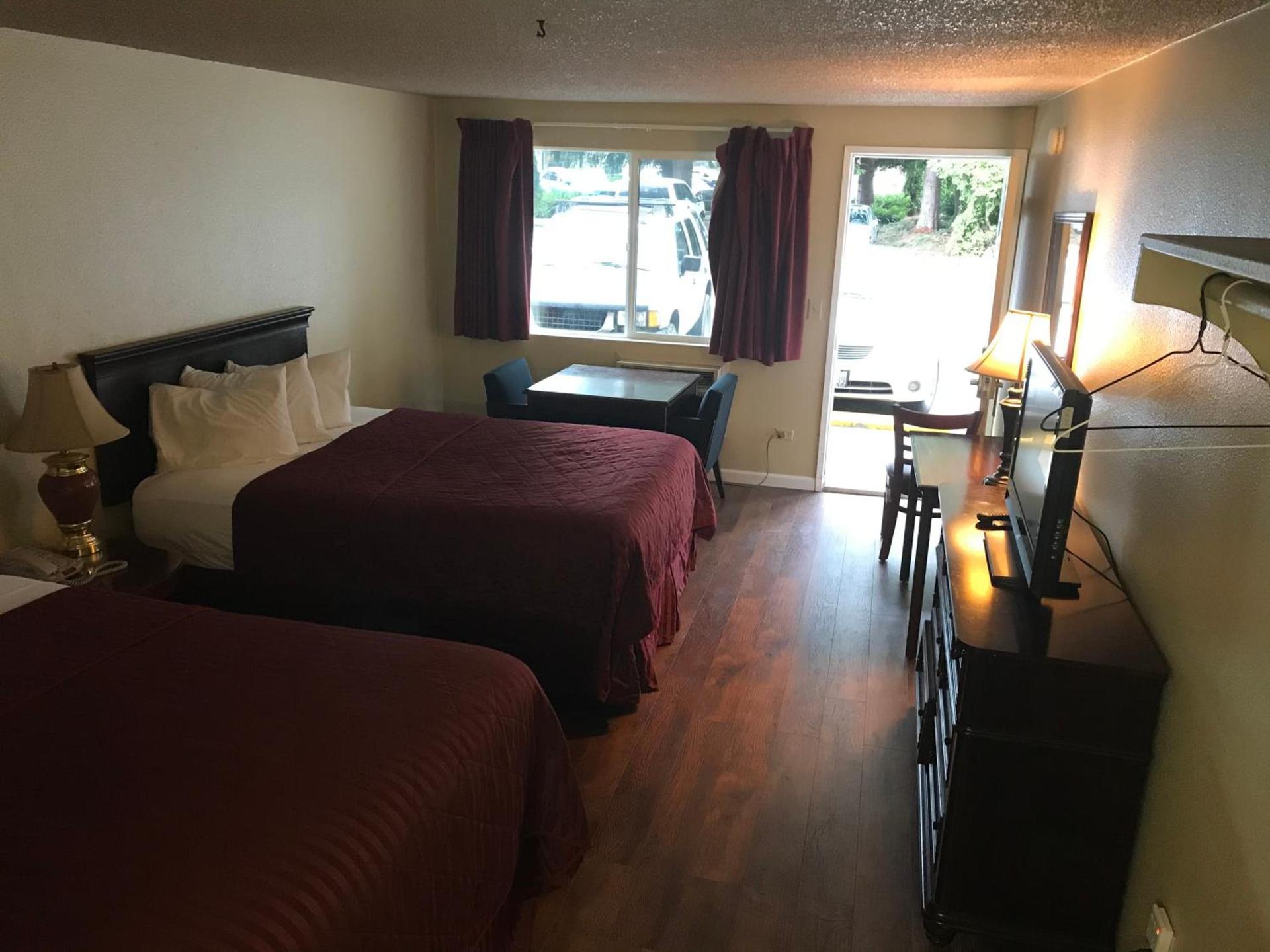Smokey Point Motor Inn photo 12