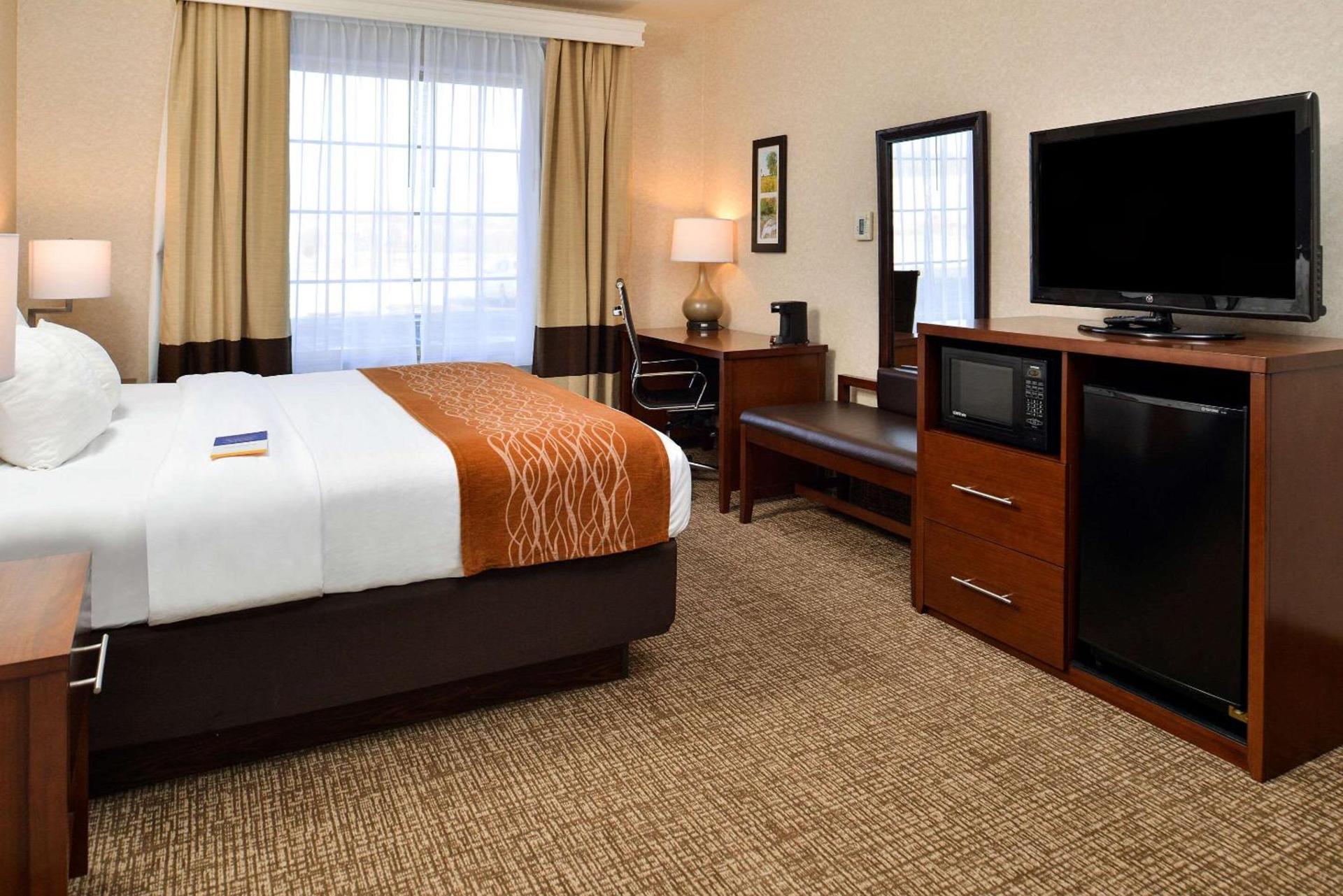 Comfort Inn & Suites Madison North photo 10