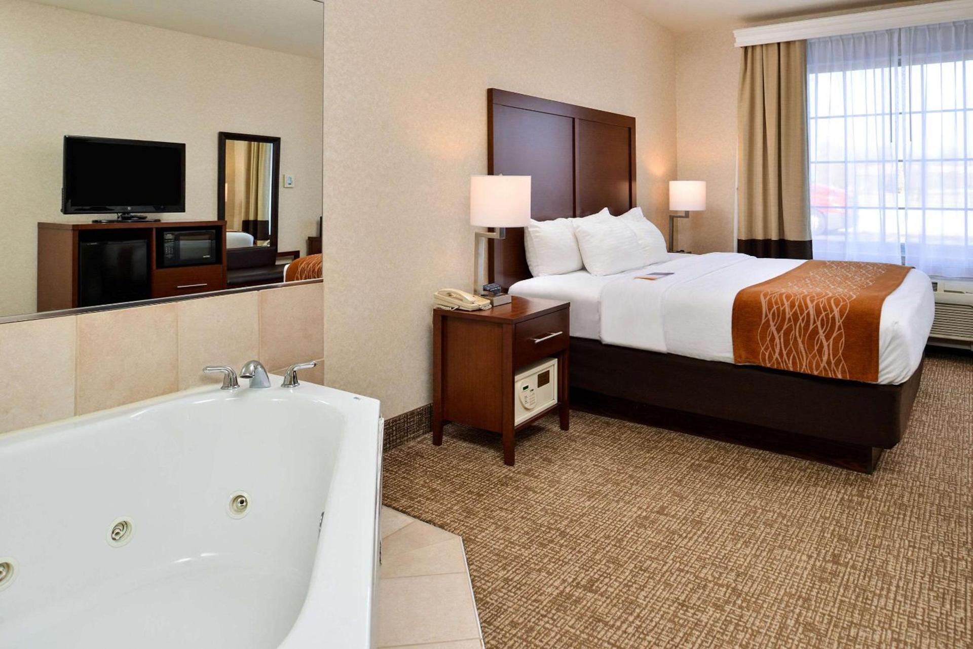 Comfort Inn & Suites Madison North photo 11