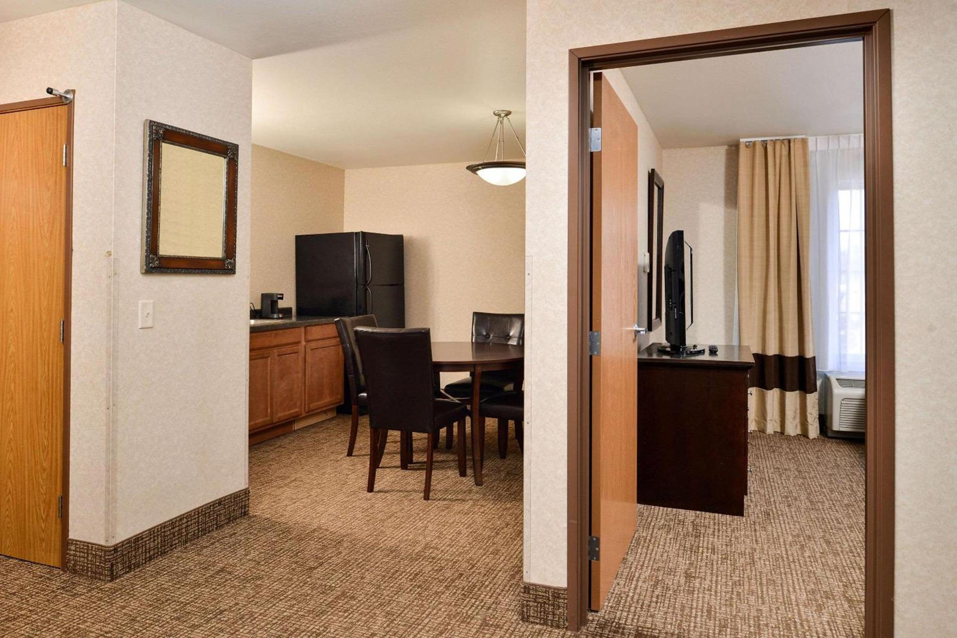 Comfort Inn & Suites Madison North photo 24